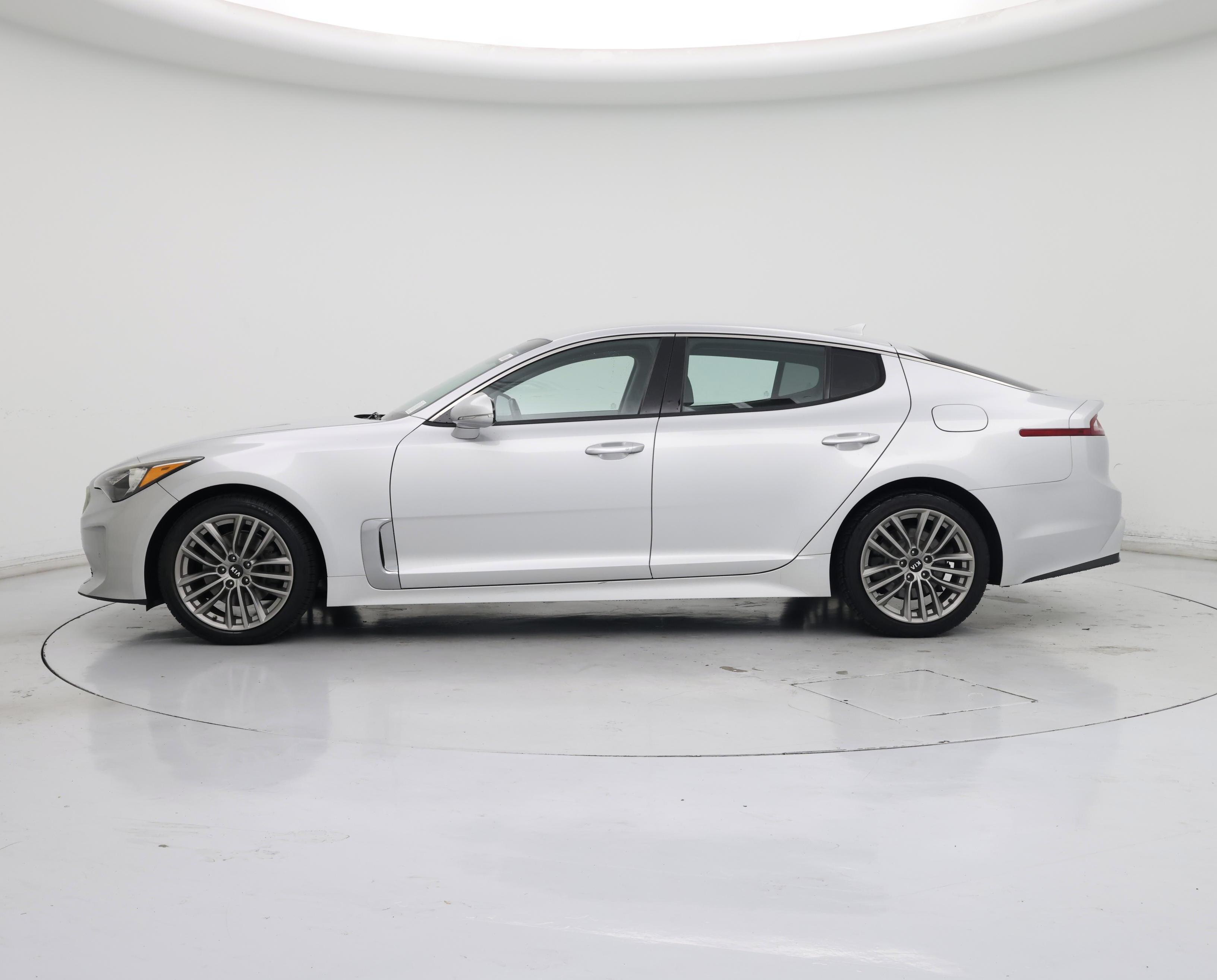 Thumbnail: 2018 Kia Stinger - 3