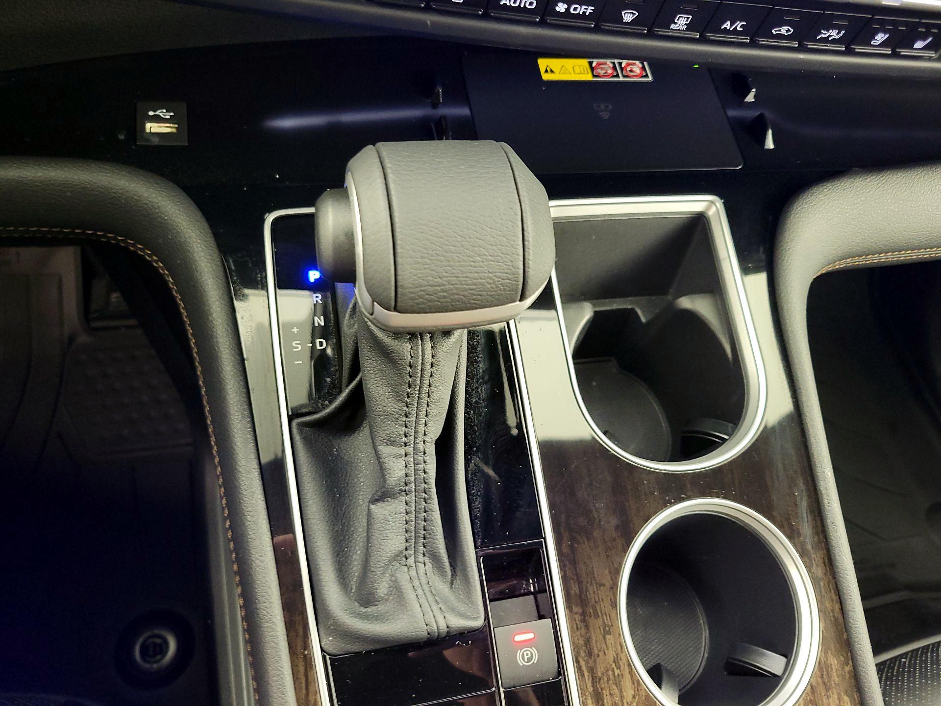 Thumbnail: 2025 Toyota Sienna - 17
