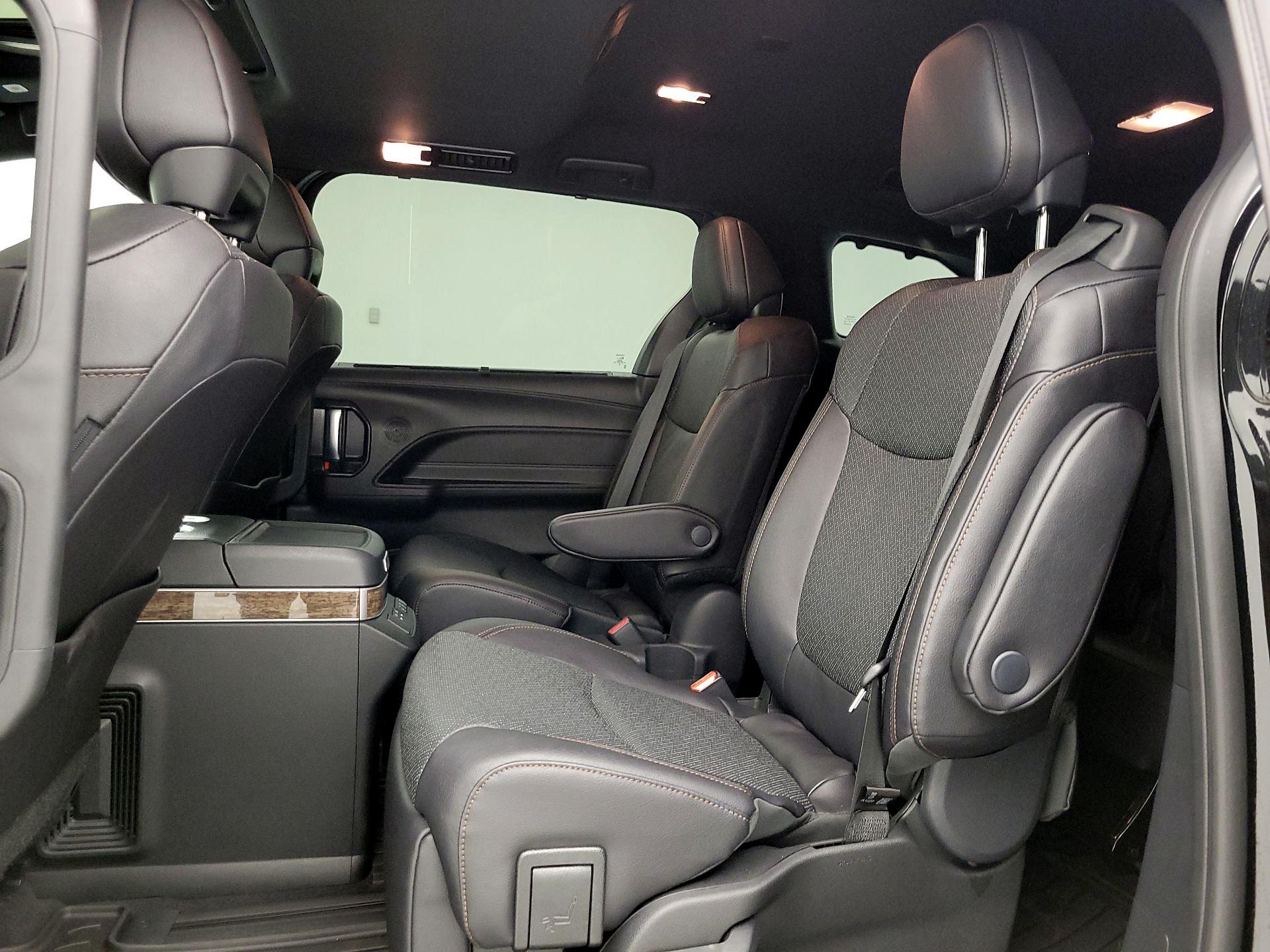 Thumbnail: 2025 Toyota Sienna - 20