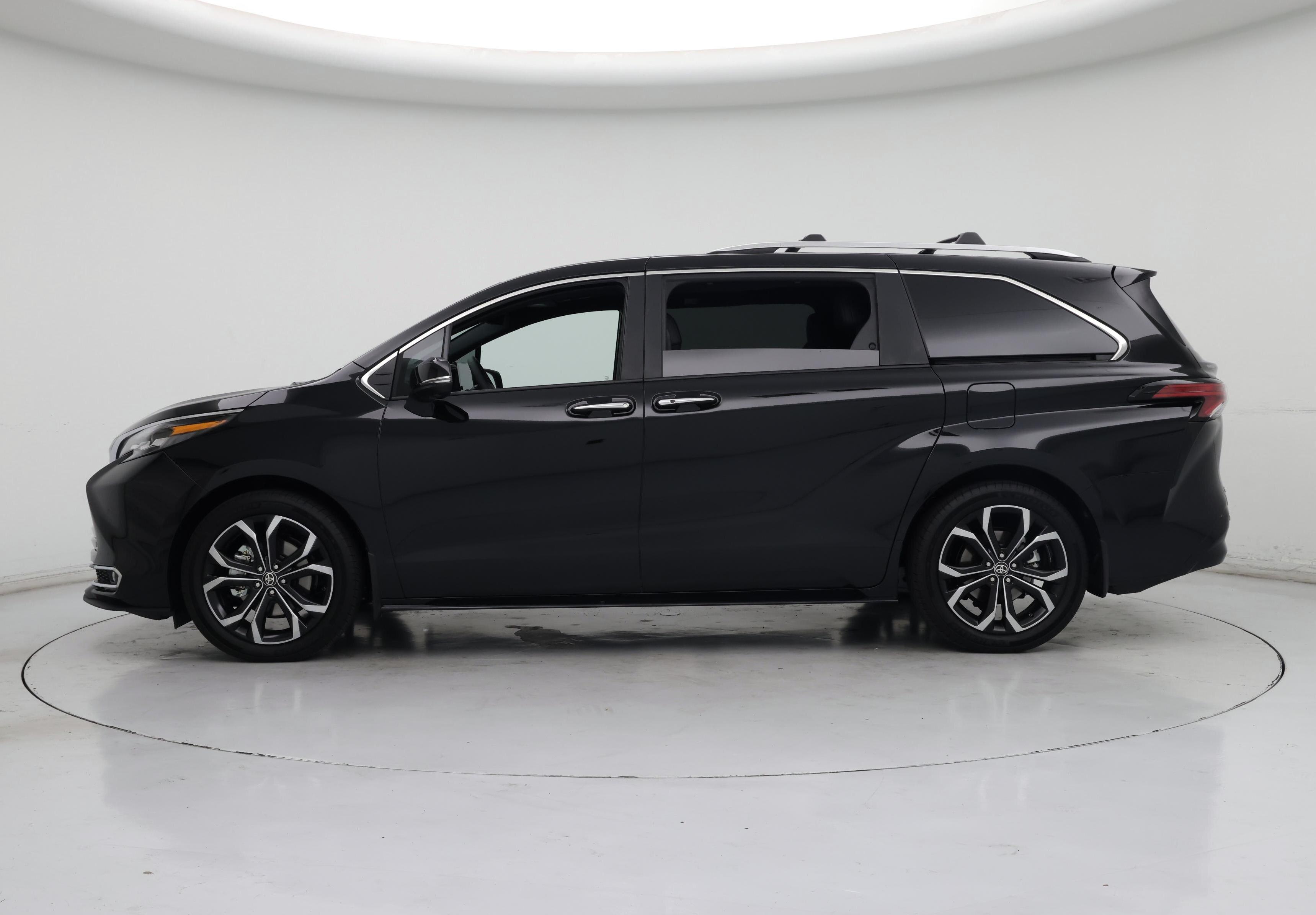 Thumbnail: 2025 Toyota Sienna - 3