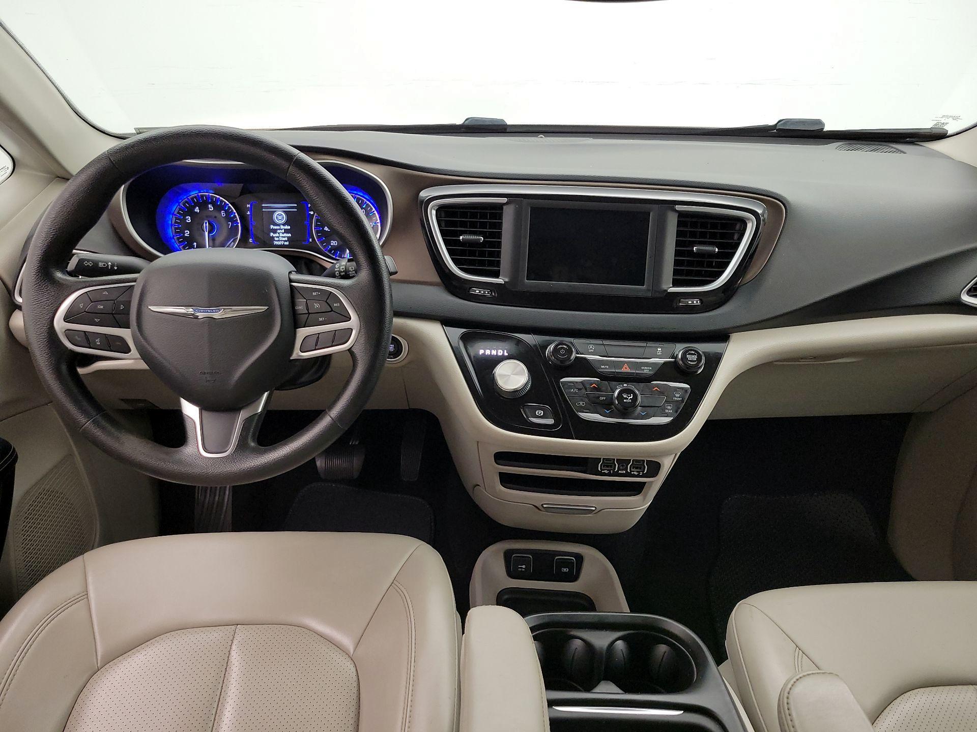 Thumbnail: 2021 Chrysler Voyager - 9
