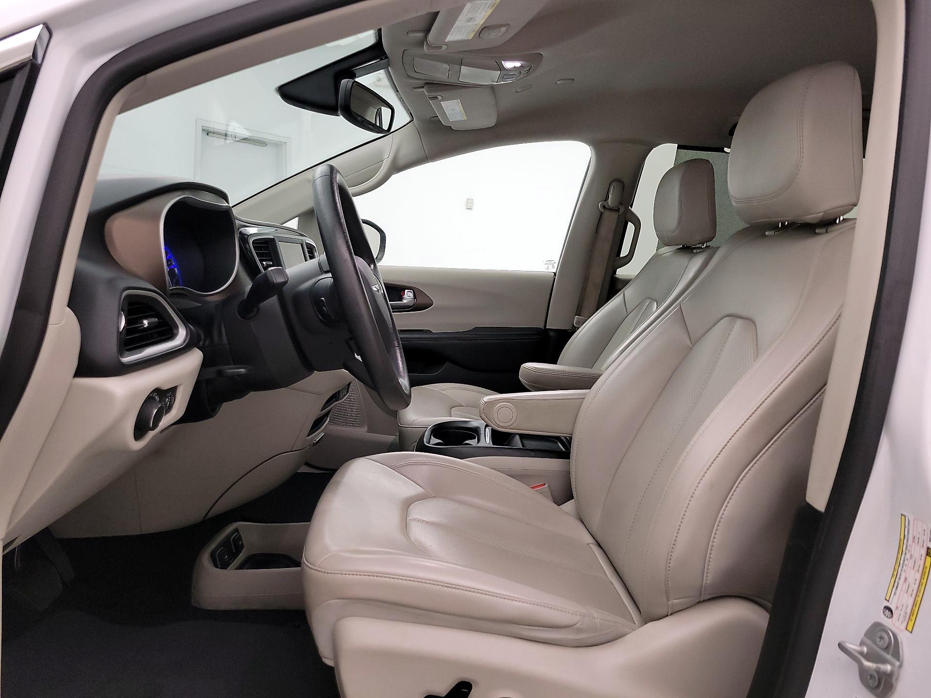 Thumbnail: 2021 Chrysler Voyager - 11