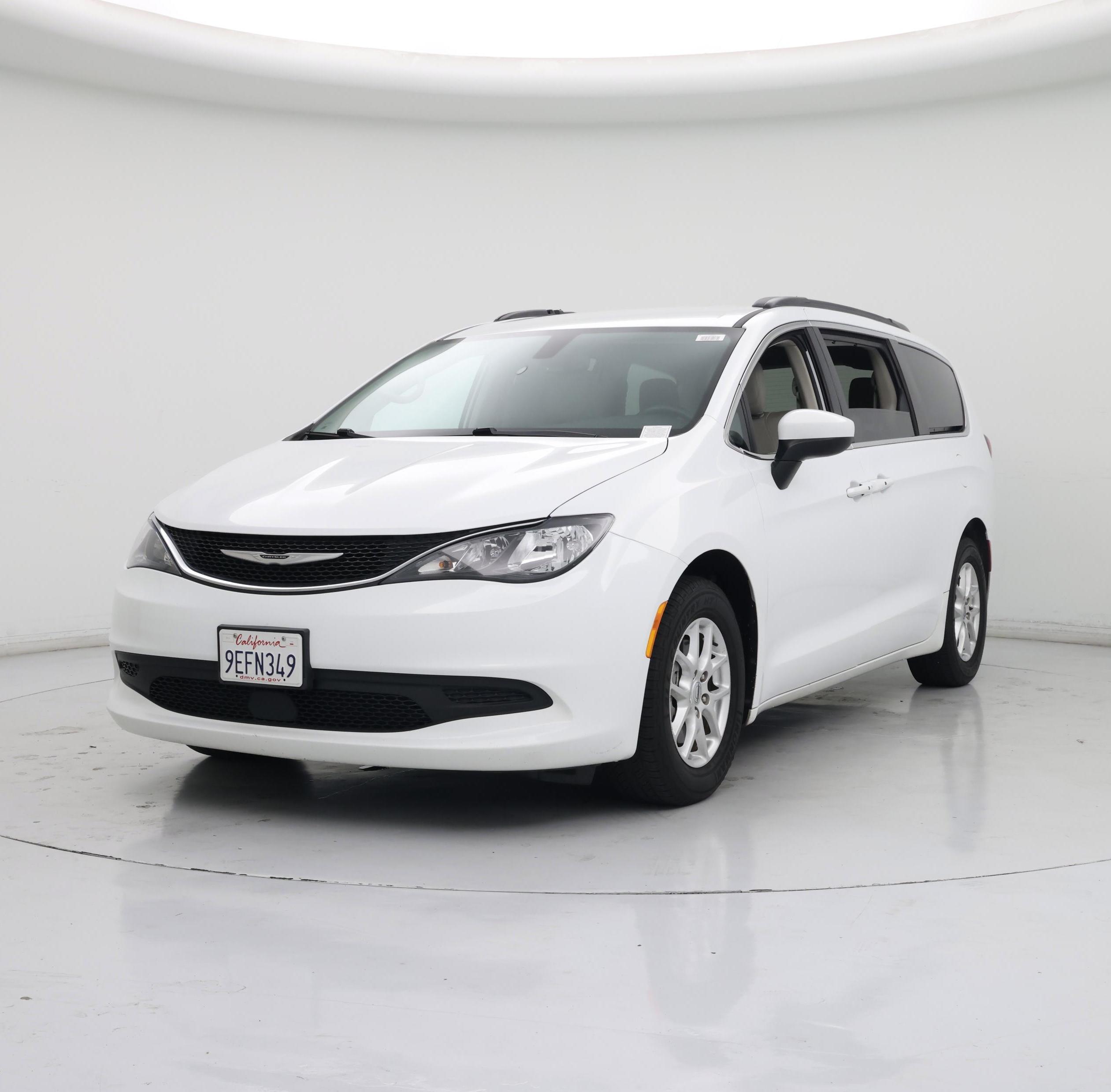 Thumbnail: 2021 Chrysler Voyager - 4