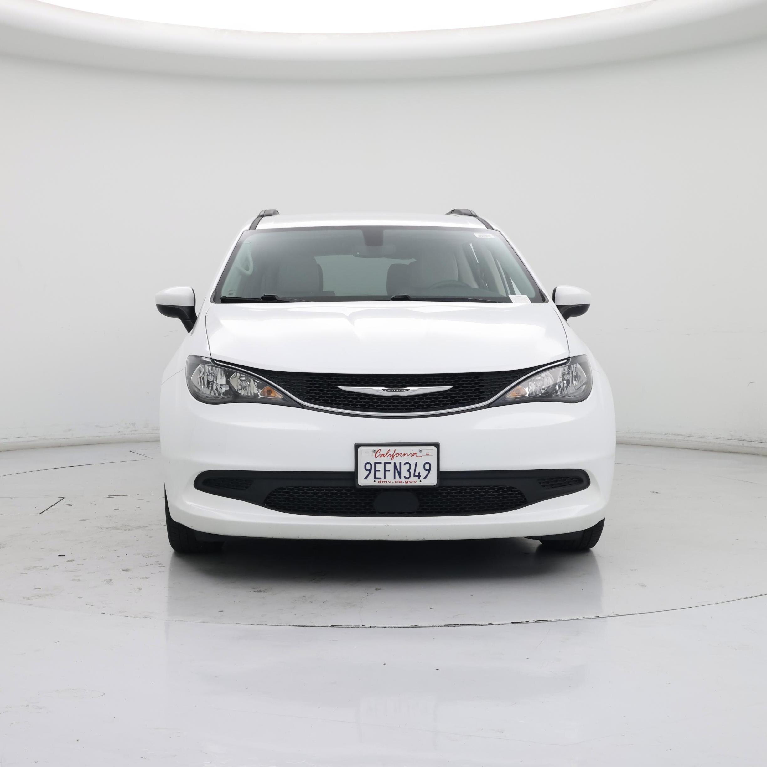 Thumbnail: 2021 Chrysler Voyager - 5