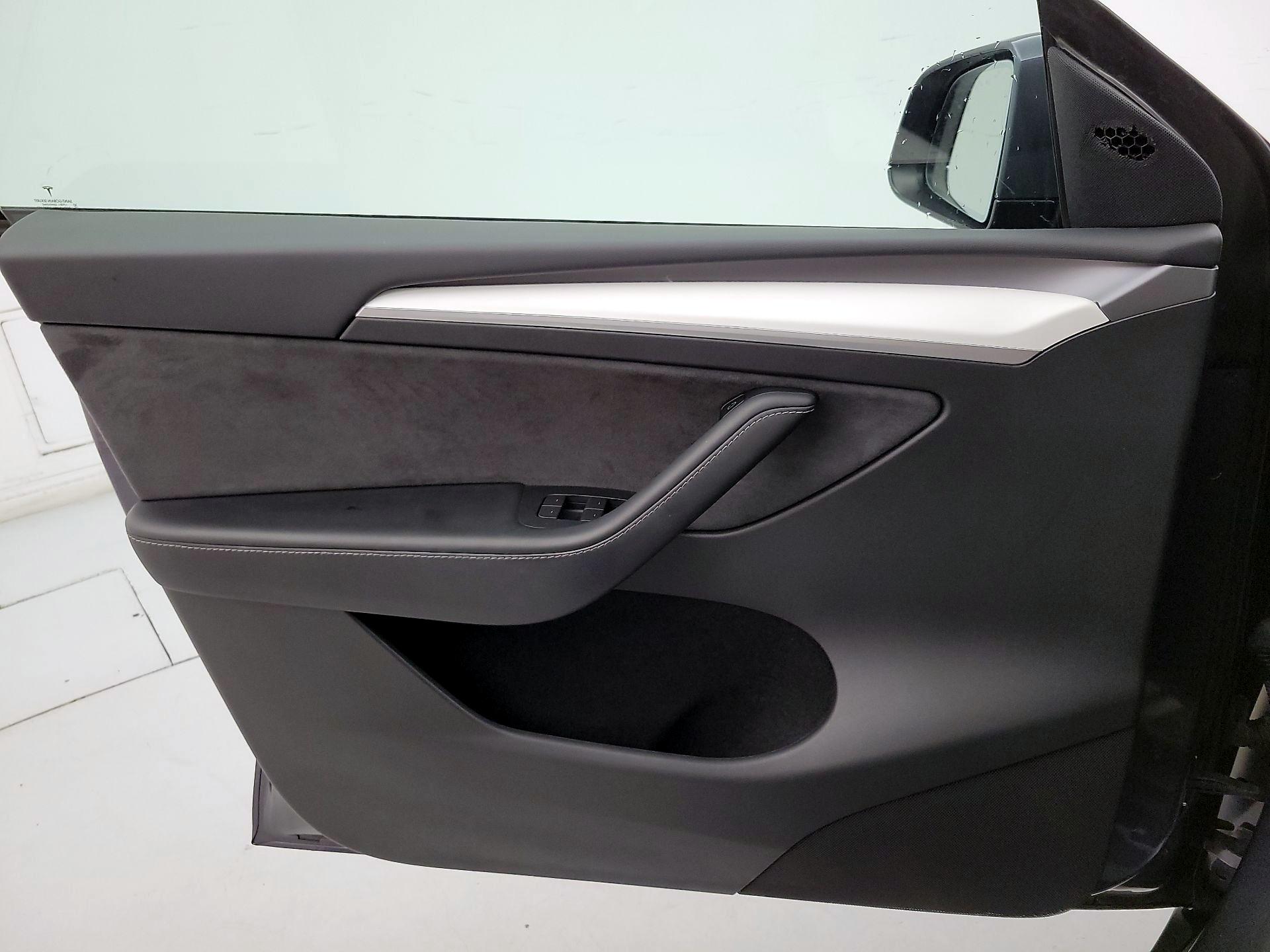 Thumbnail: 2023 Tesla Model Y - 12