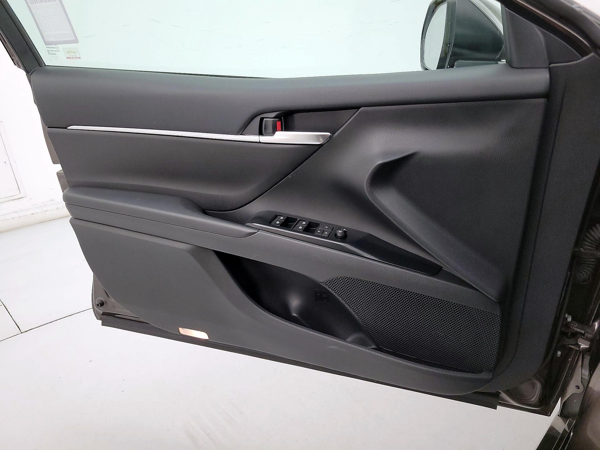 Thumbnail: 2018 Toyota Camry - 12