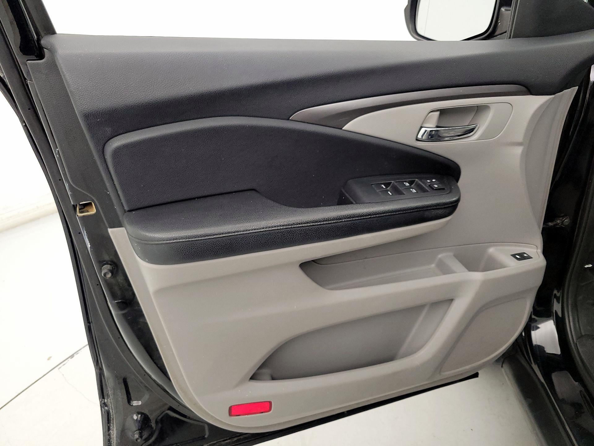 Thumbnail: 2016 Honda Pilot - 12