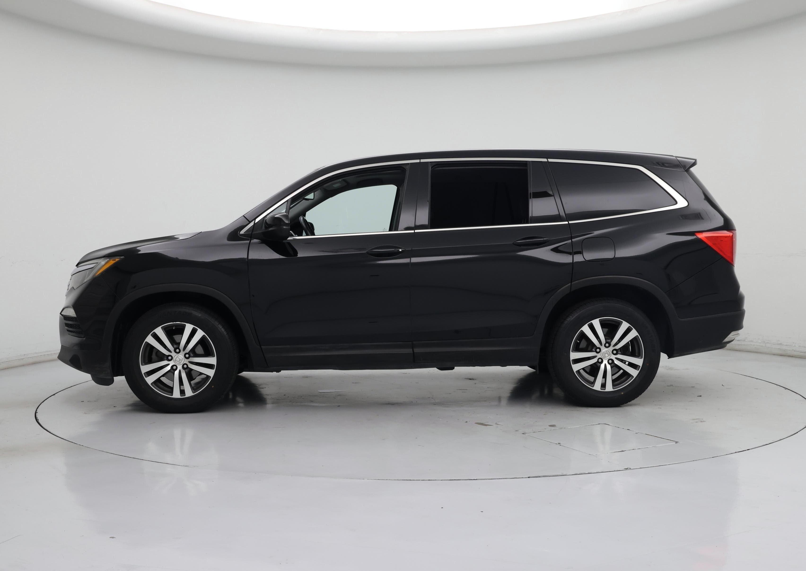 Thumbnail: 2016 Honda Pilot - 3