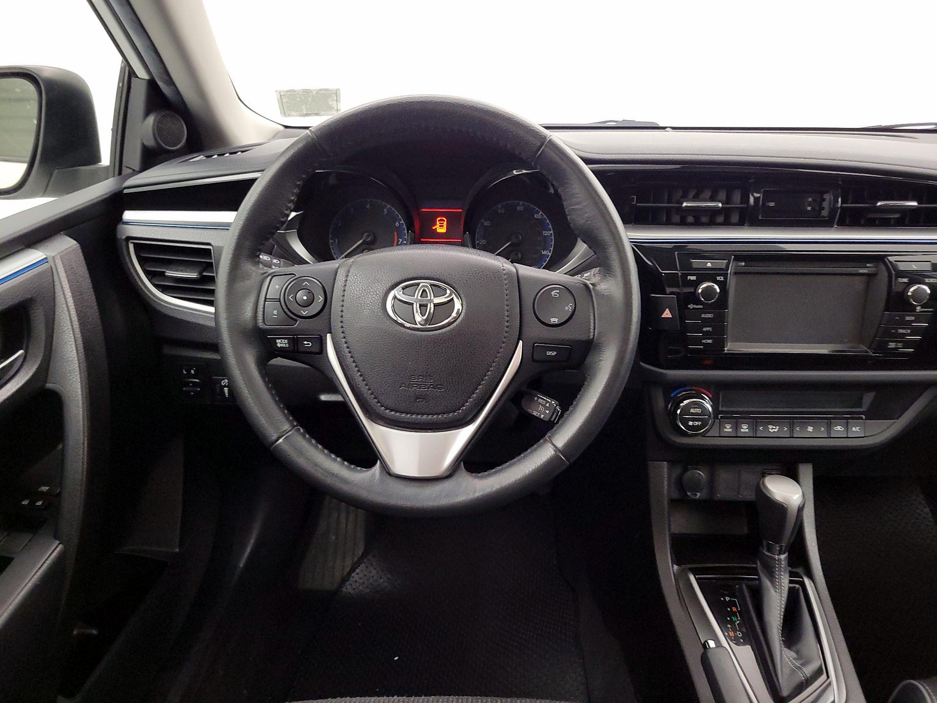 Thumbnail: 2015 Toyota Corolla - 10