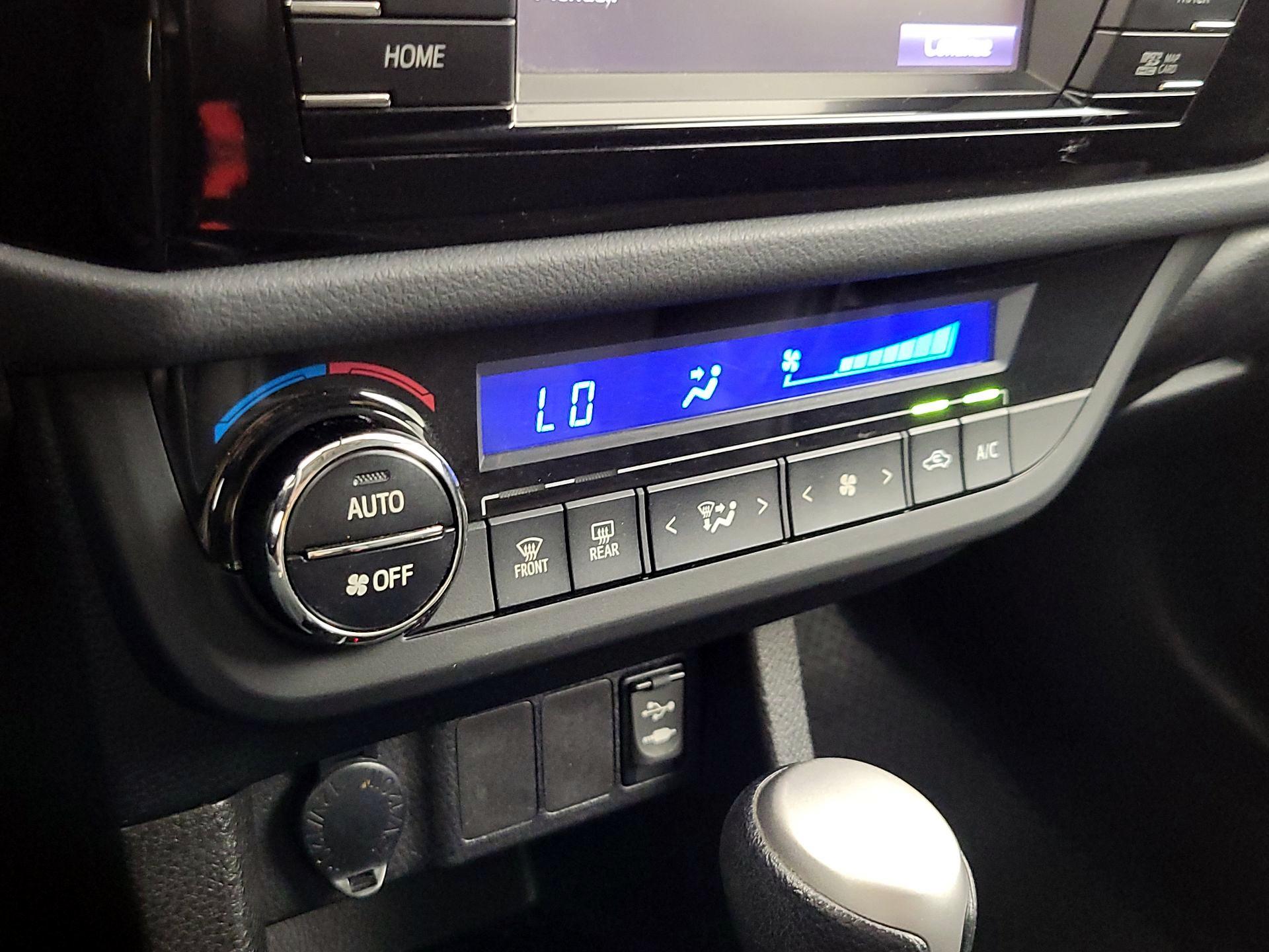 Thumbnail: 2015 Toyota Corolla - 16