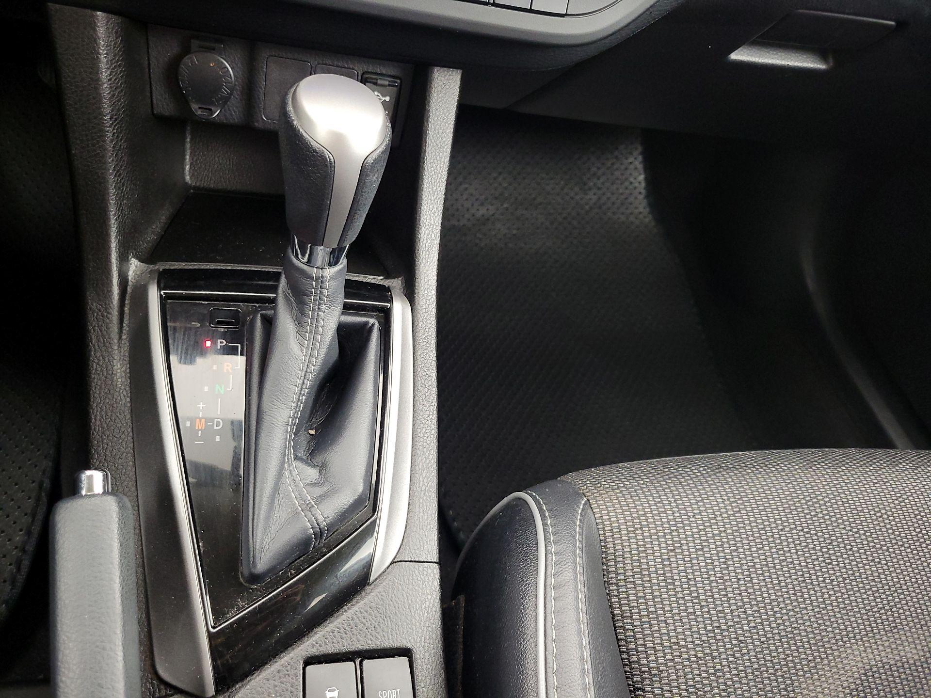 Thumbnail: 2015 Toyota Corolla - 17
