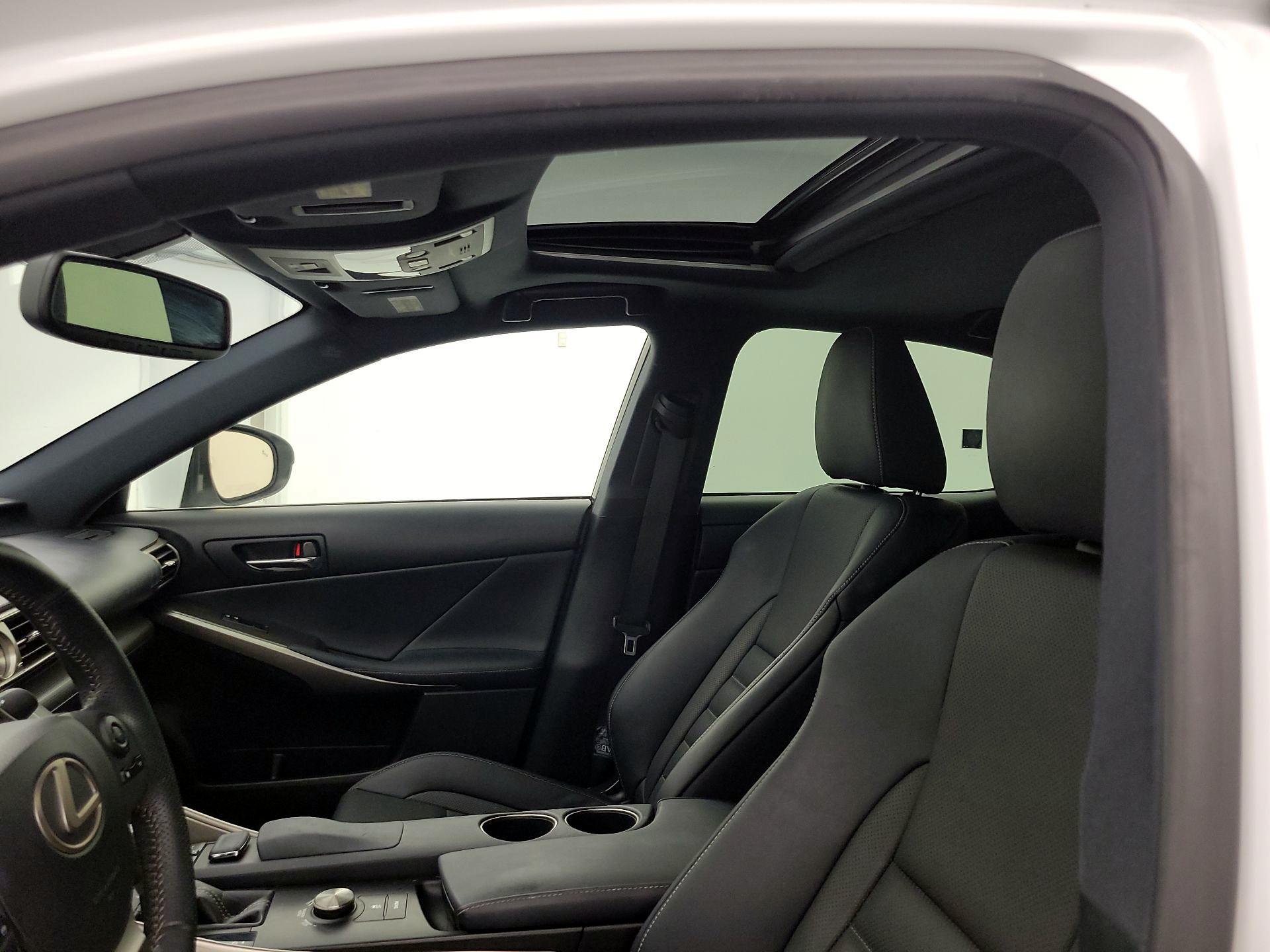 Thumbnail: 2015 Lexus IS - 18