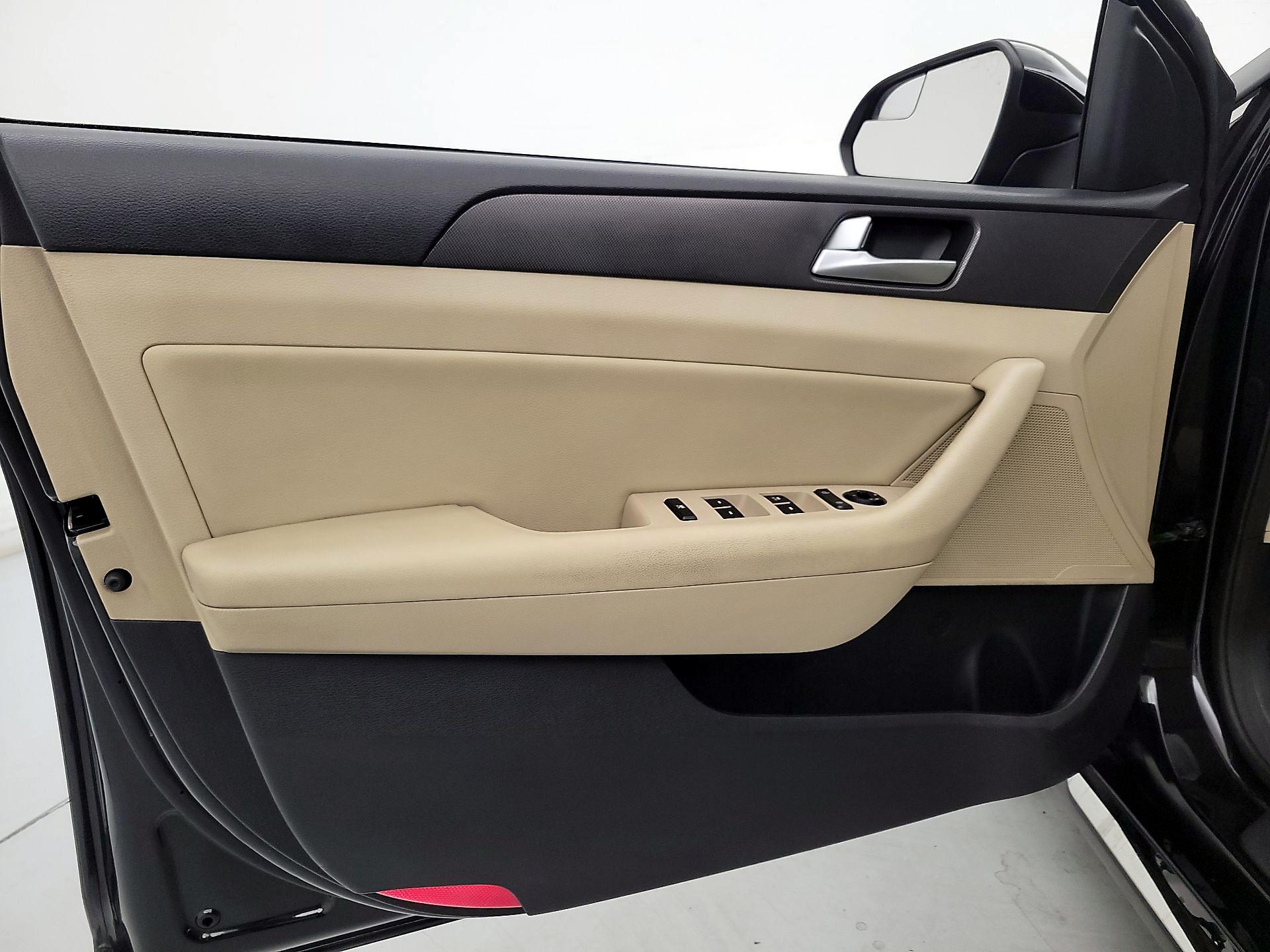 Thumbnail: 2015 Hyundai Sonata - 12