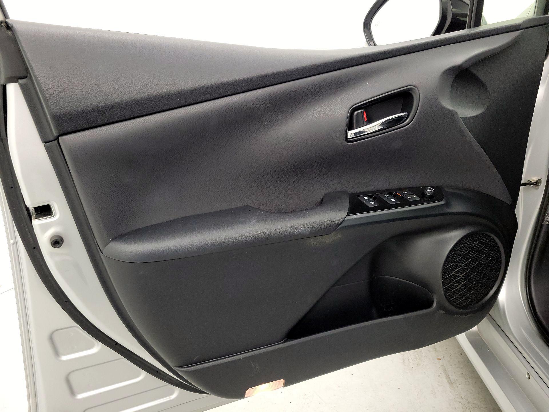 Thumbnail: 2018 Toyota Prius - 12