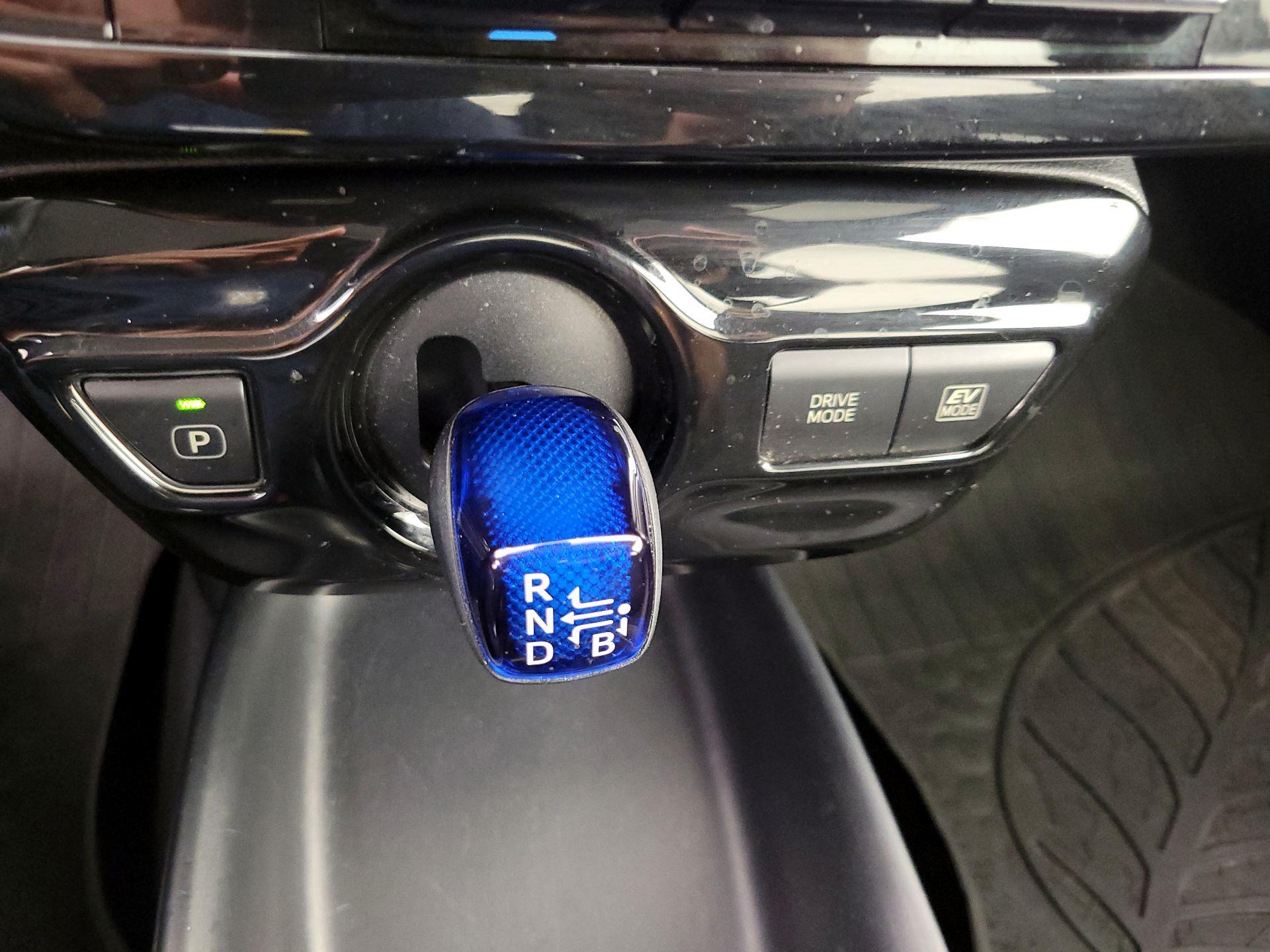Thumbnail: 2018 Toyota Prius - 17