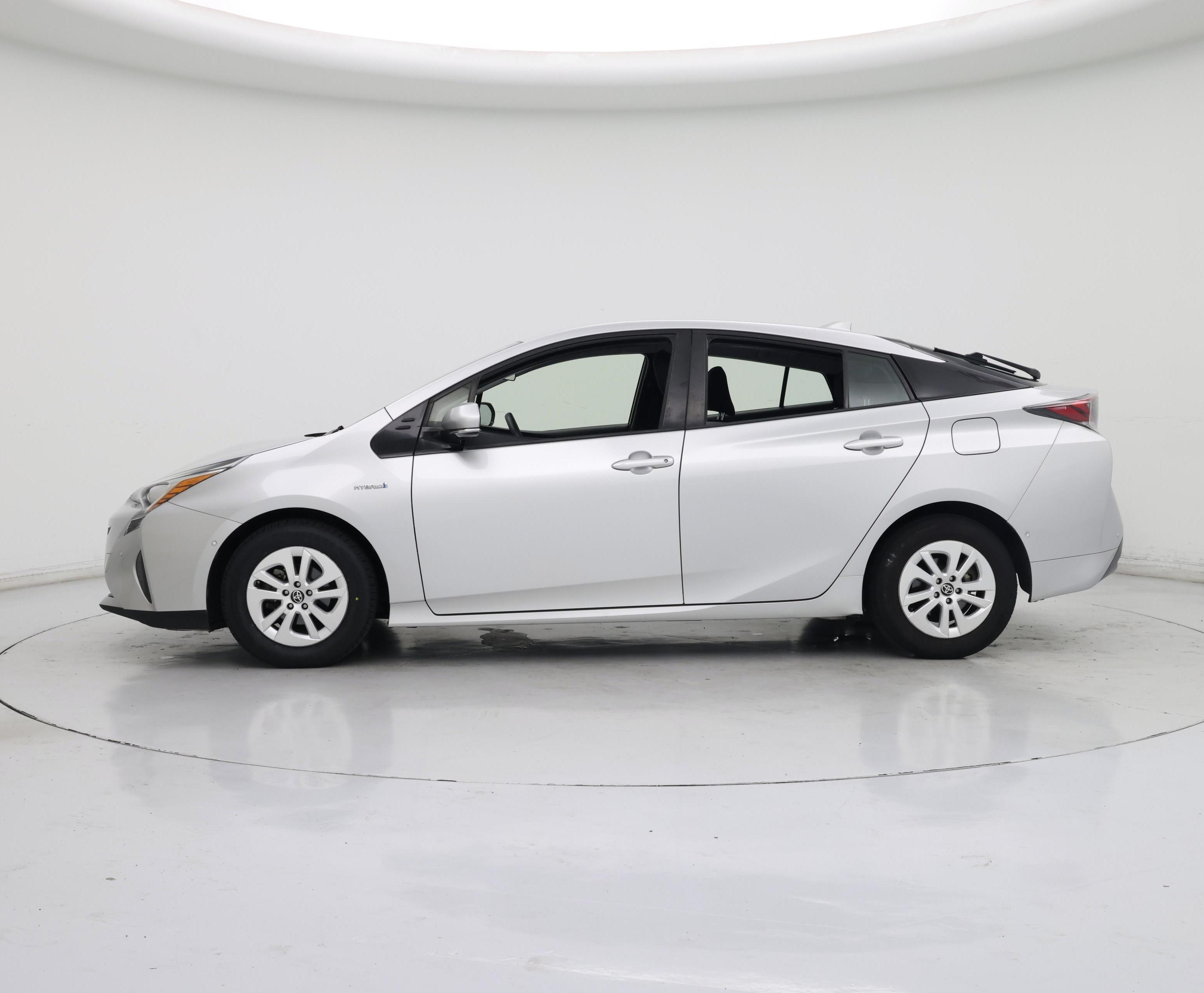Thumbnail: 2018 Toyota Prius - 3