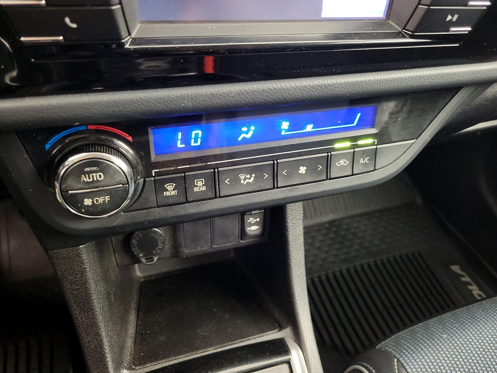 Thumbnail: 2016 Toyota Corolla - 16