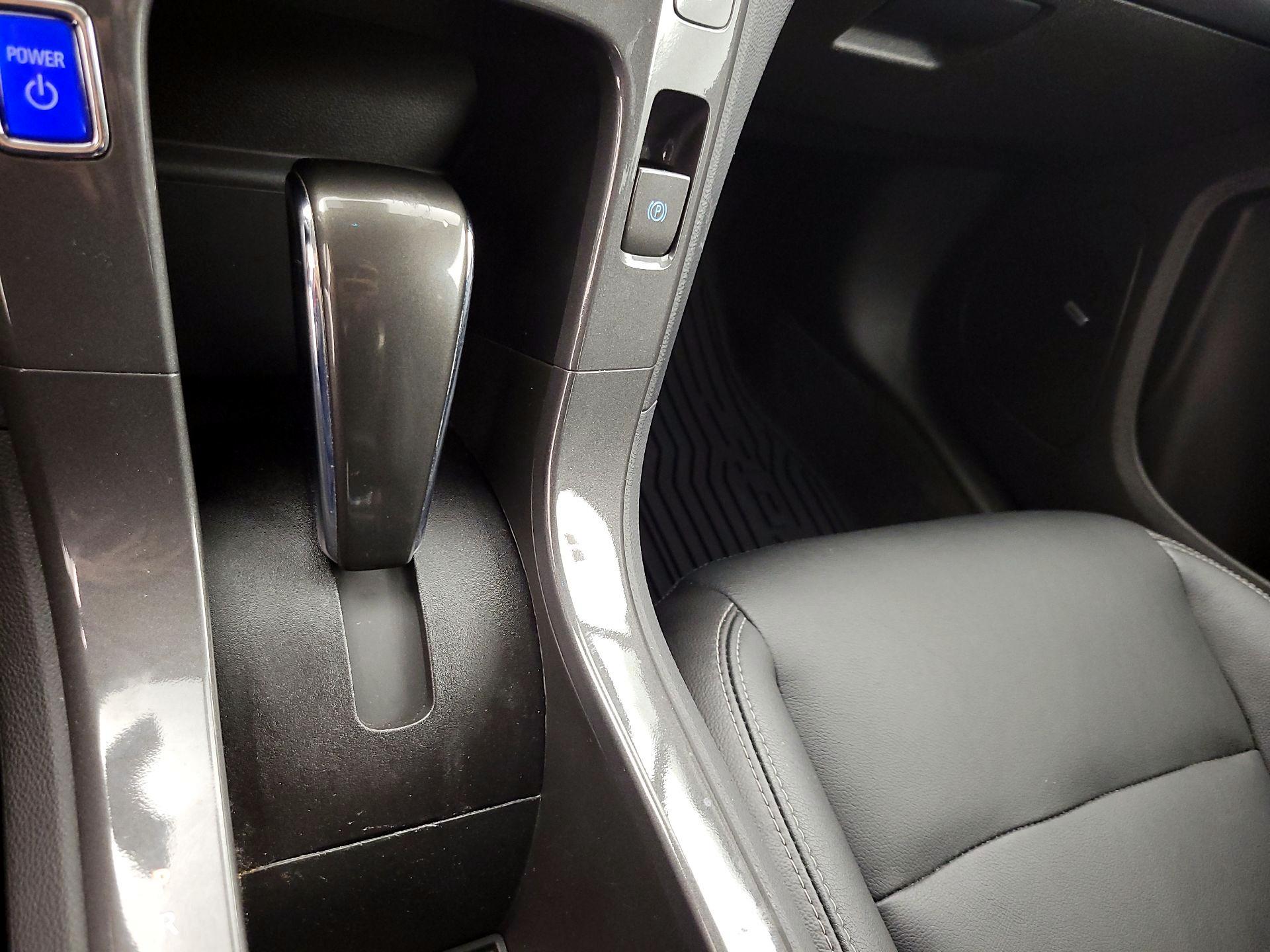 Thumbnail: 2015 Chevrolet Volt - 17
