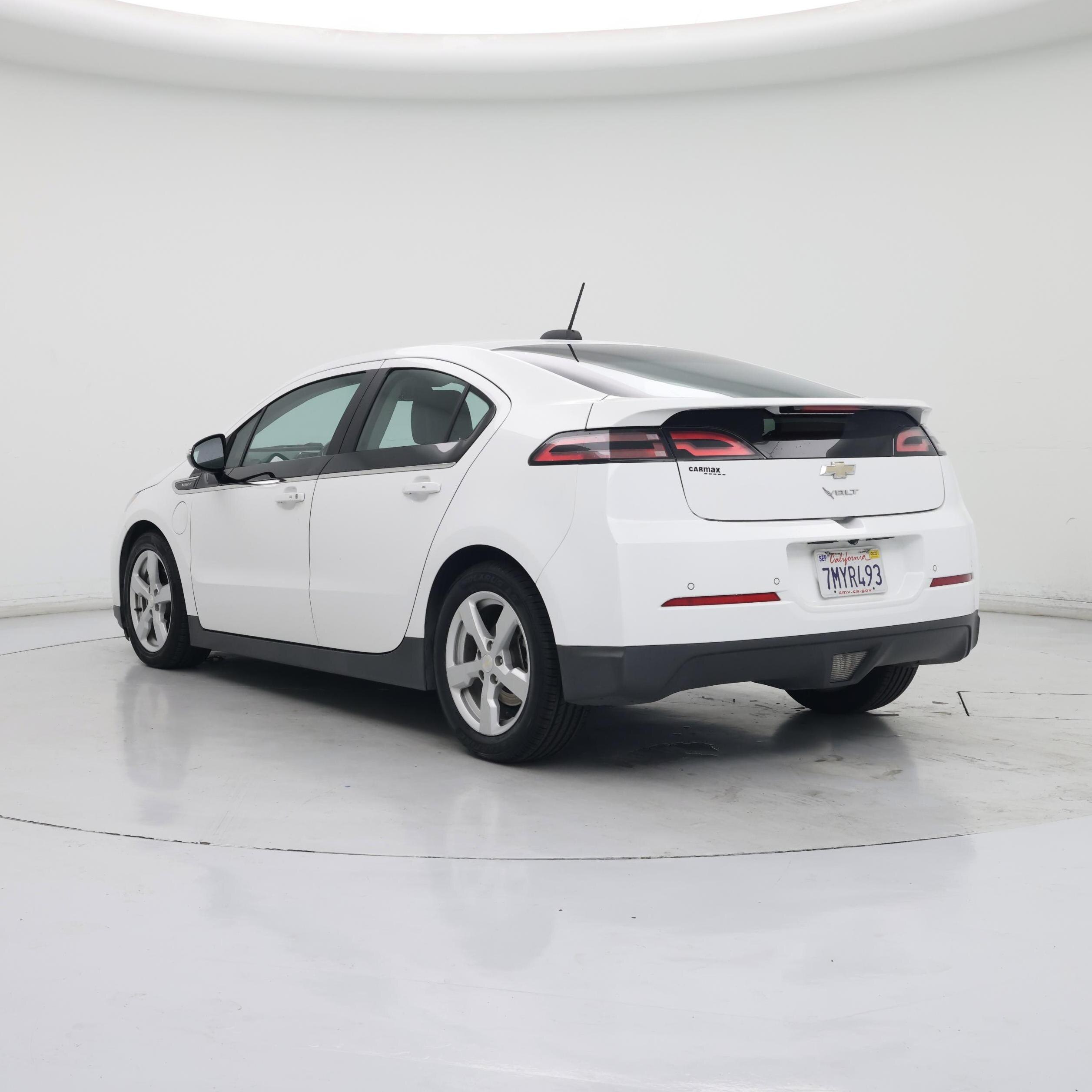Thumbnail: 2015 Chevrolet Volt - 2