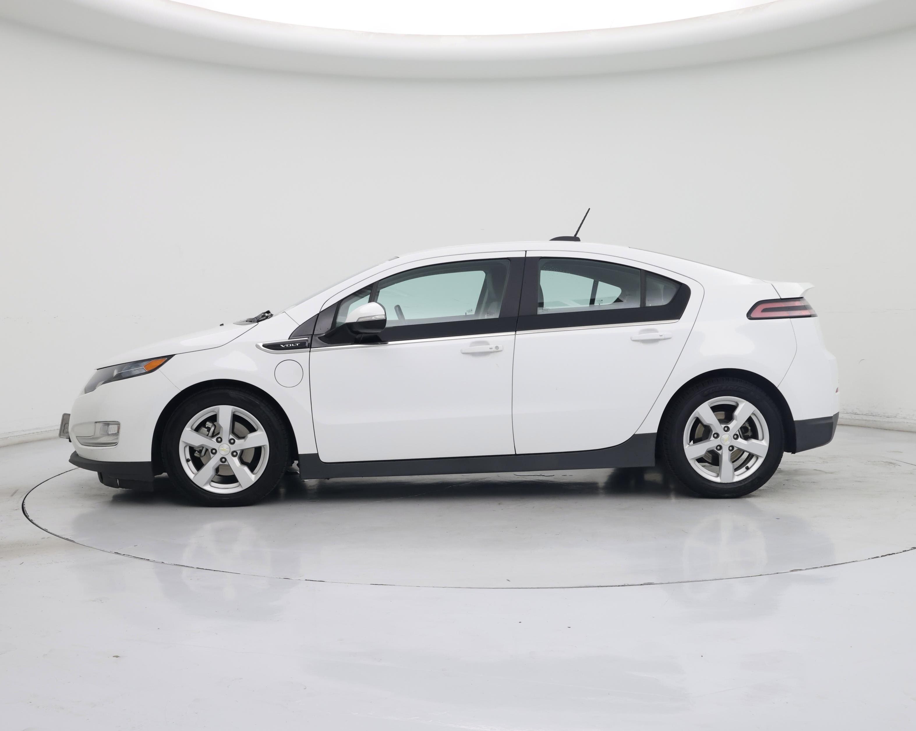 Thumbnail: 2015 Chevrolet Volt - 3