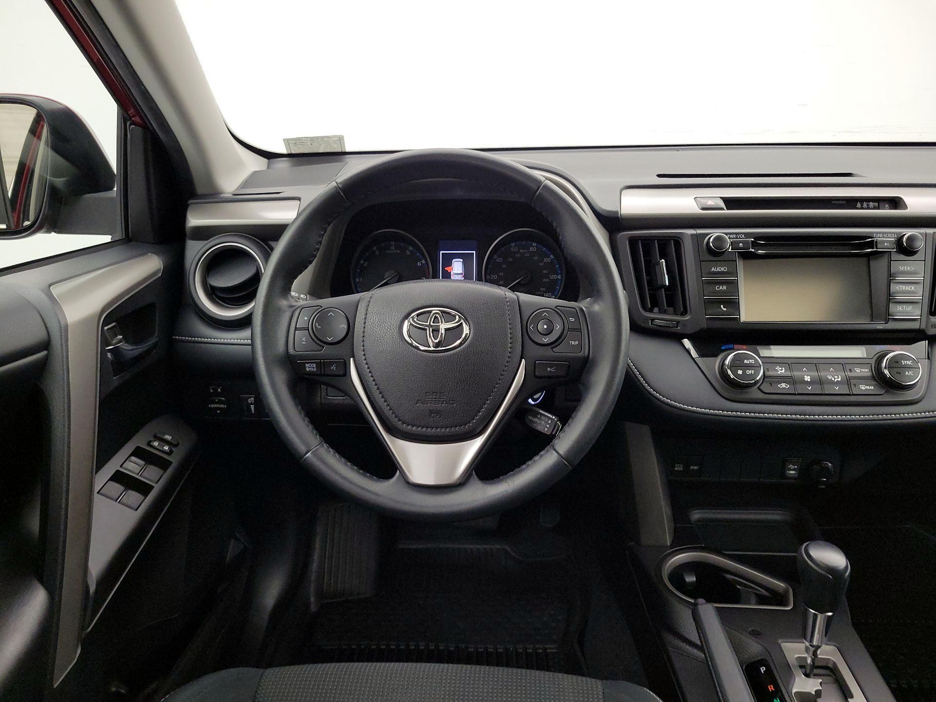 Thumbnail: 2018 Toyota RAV4 - 10