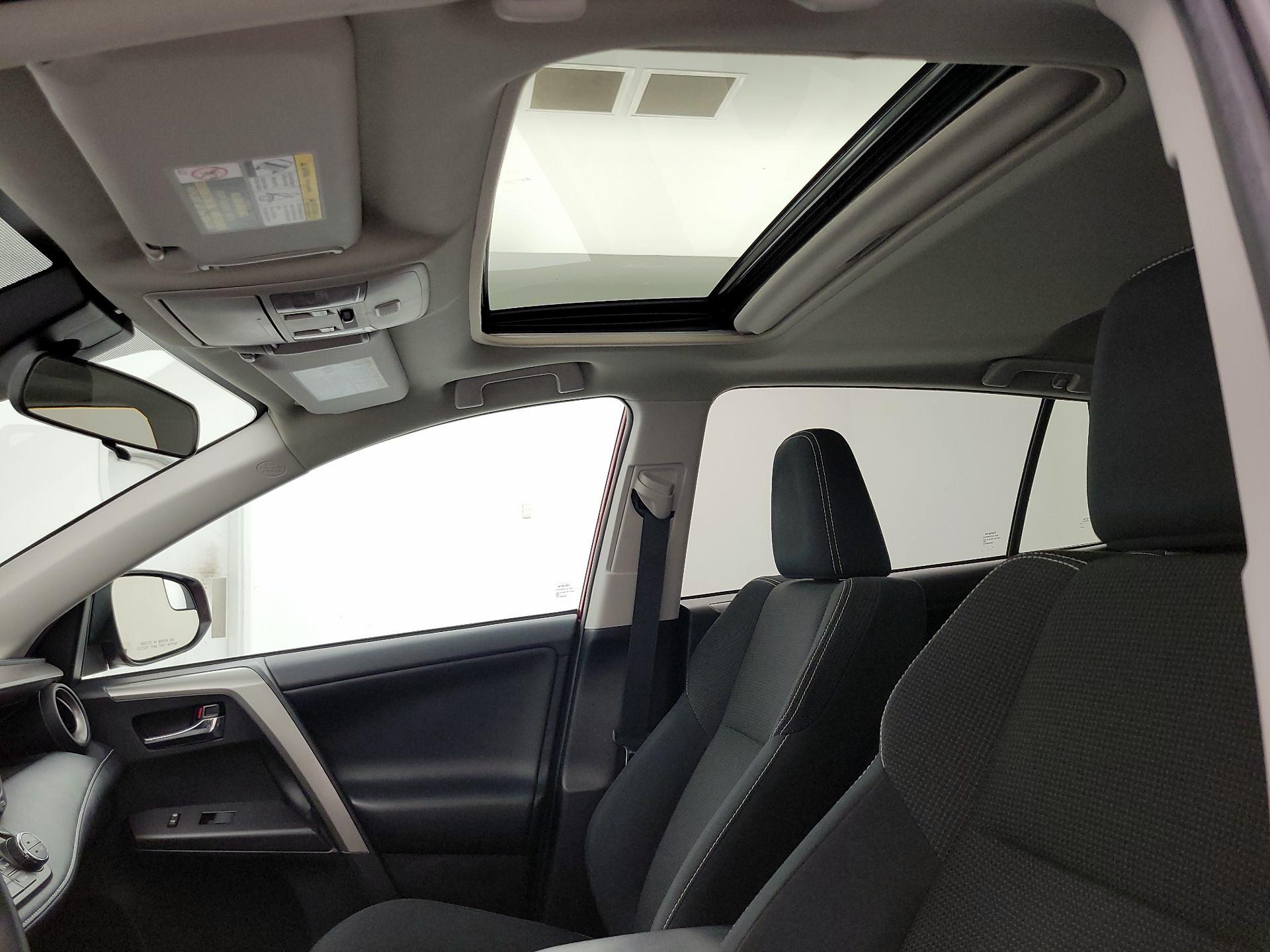 Thumbnail: 2018 Toyota RAV4 - 19