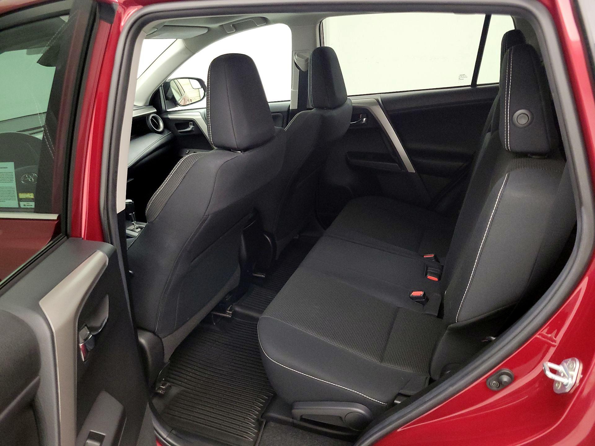 Thumbnail: 2018 Toyota RAV4 - 20