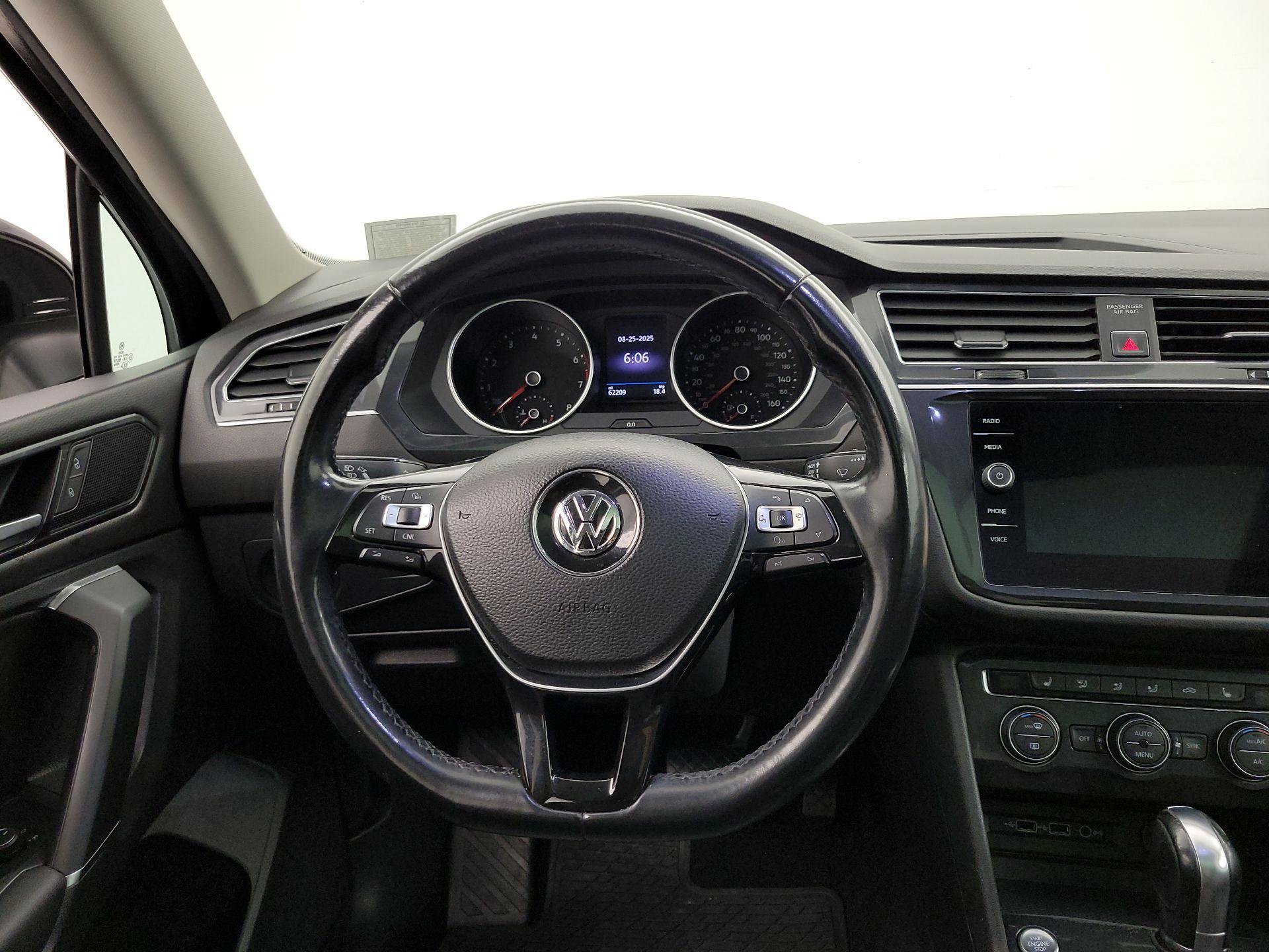 Thumbnail: 2018 Volkswagen Tiguan - 10