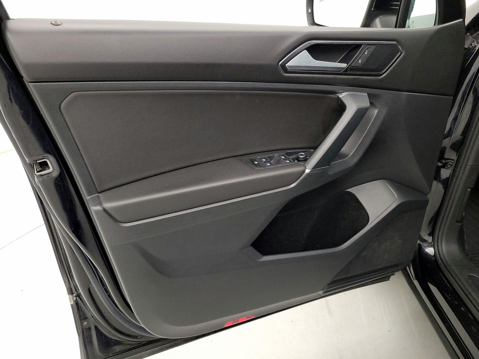 Thumbnail: 2018 Volkswagen Tiguan - 12