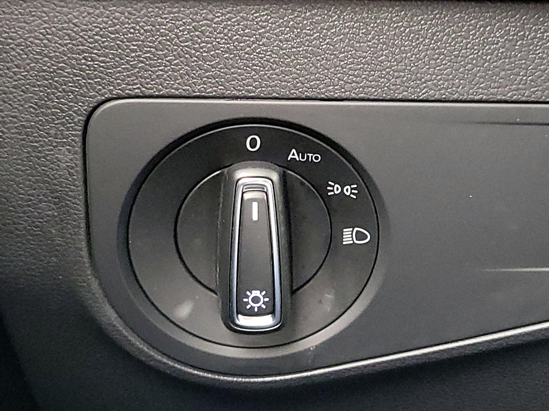 Thumbnail: 2018 Volkswagen Tiguan - 13