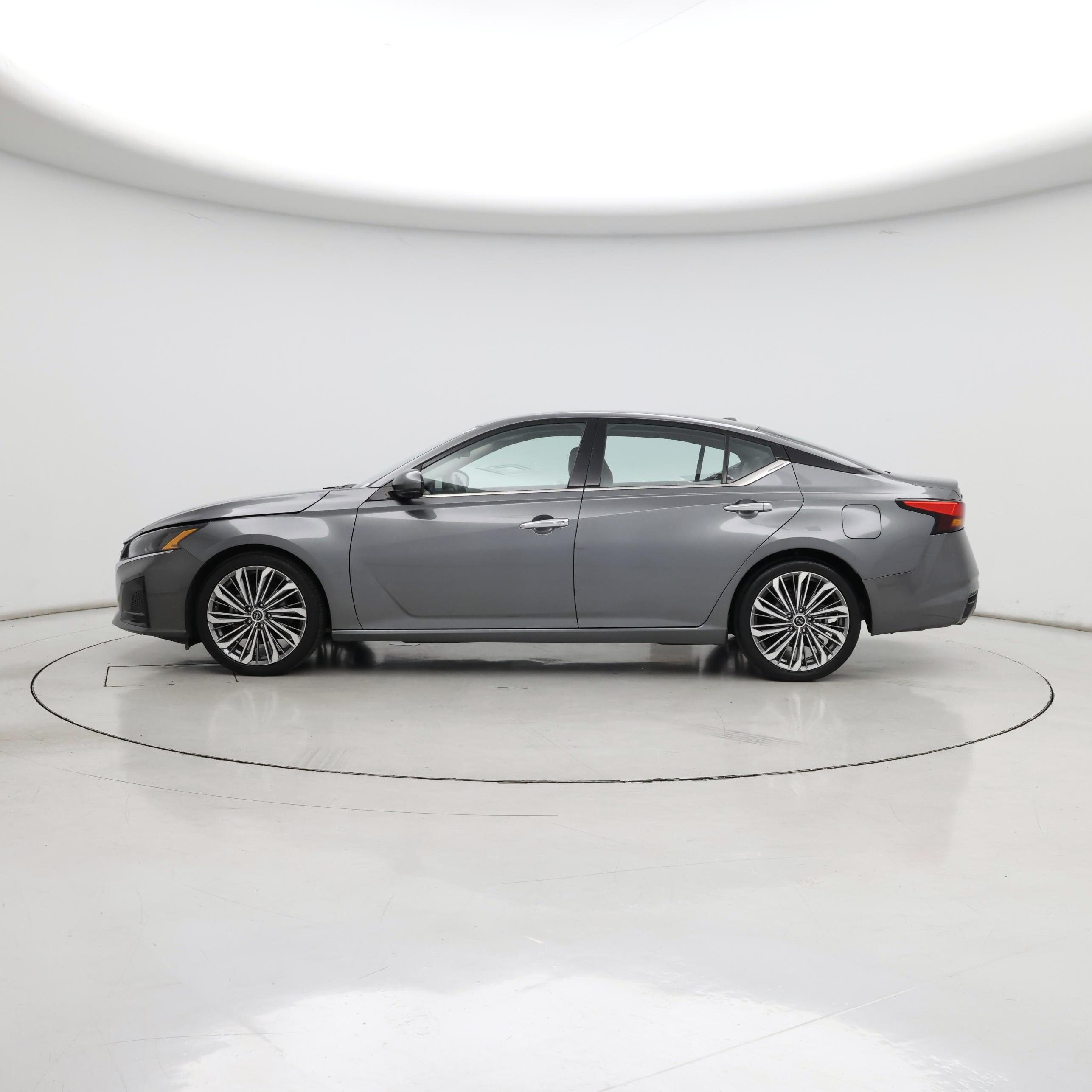 Thumbnail: 2023 Nissan Altima - 3