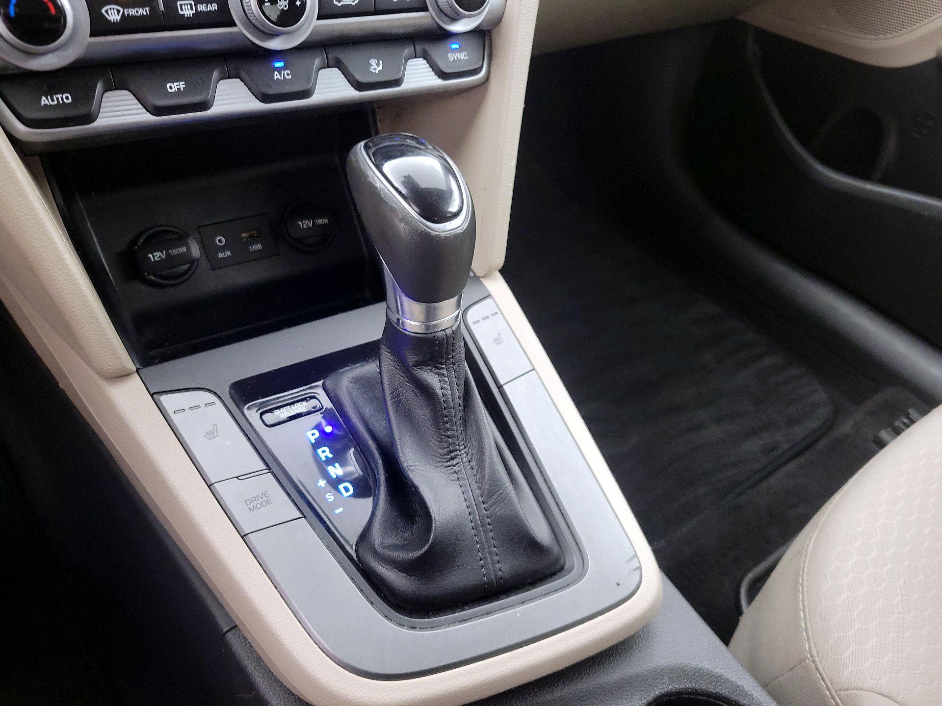 Thumbnail: 2020 Hyundai Elantra - 17