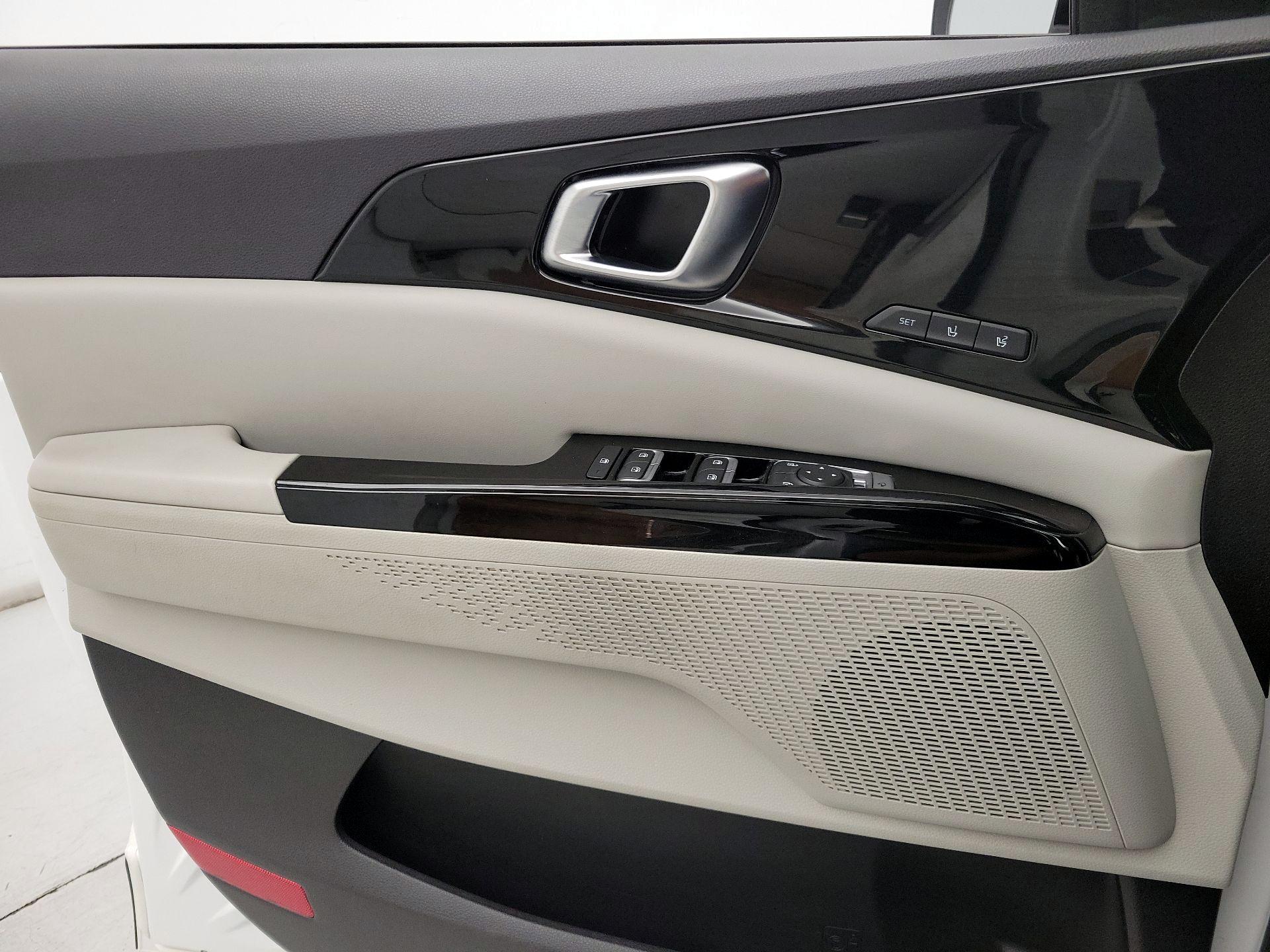 Thumbnail: 2022 Kia Carnival - 12