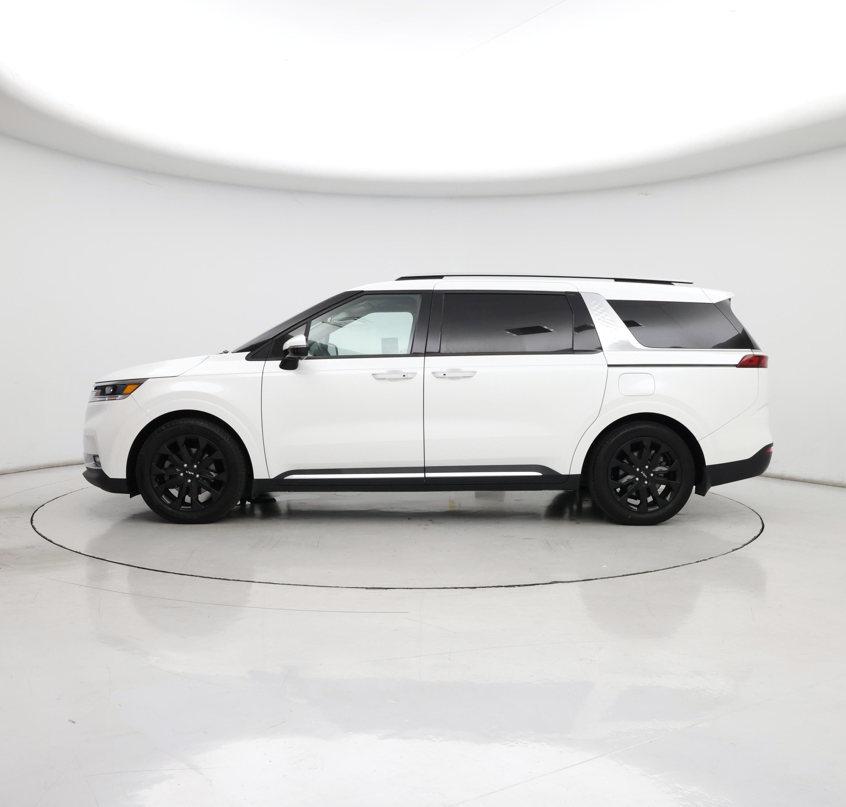 Thumbnail: 2022 Kia Carnival - 3