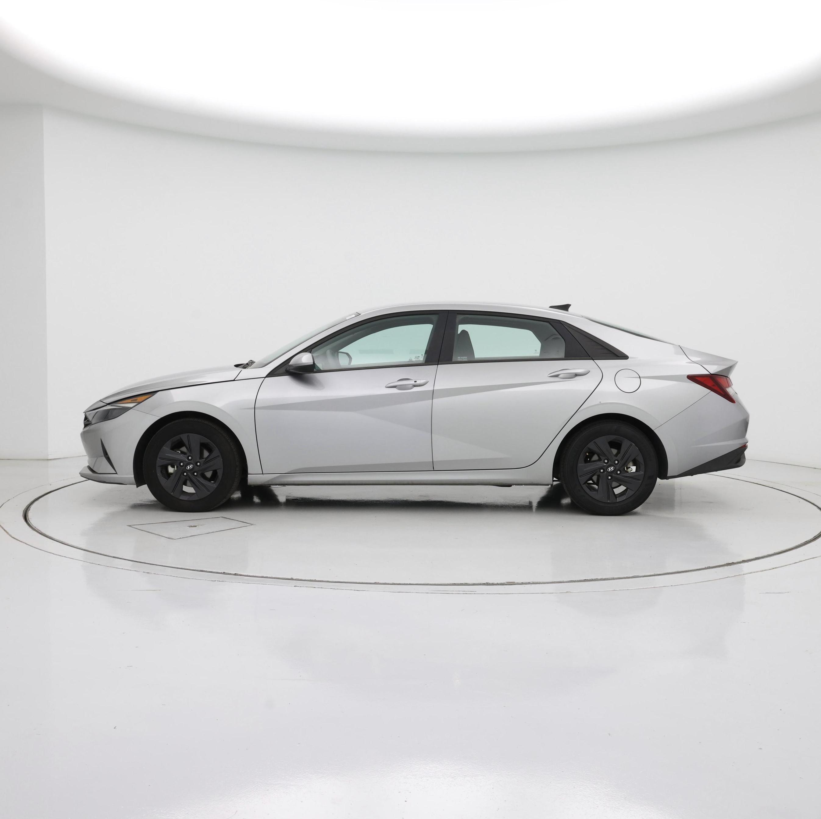Thumbnail: 2022 Hyundai Elantra - 3