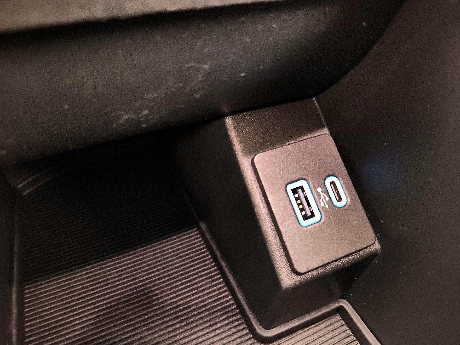 Thumbnail: 2021 Ford Edge - 18