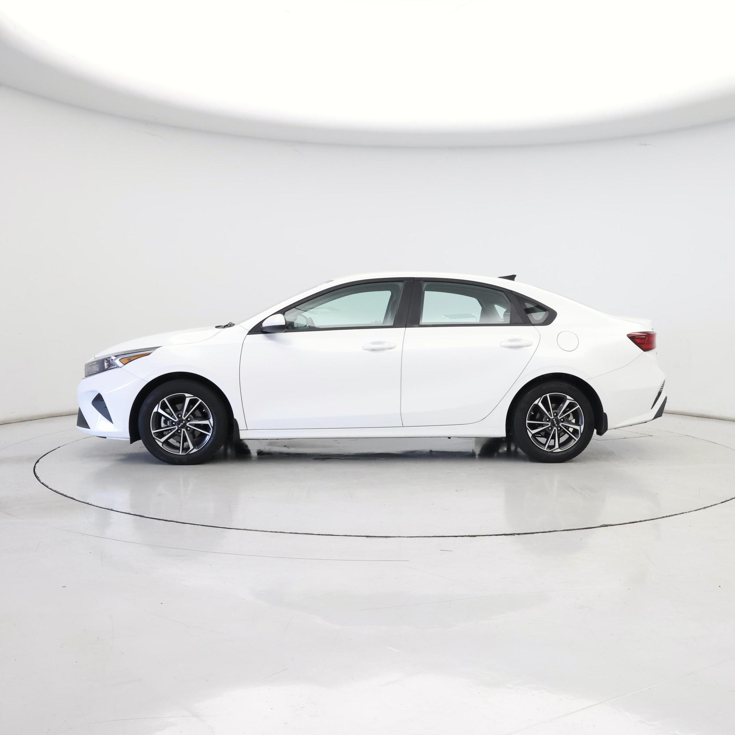 Thumbnail: 2023 Kia Forte - 3