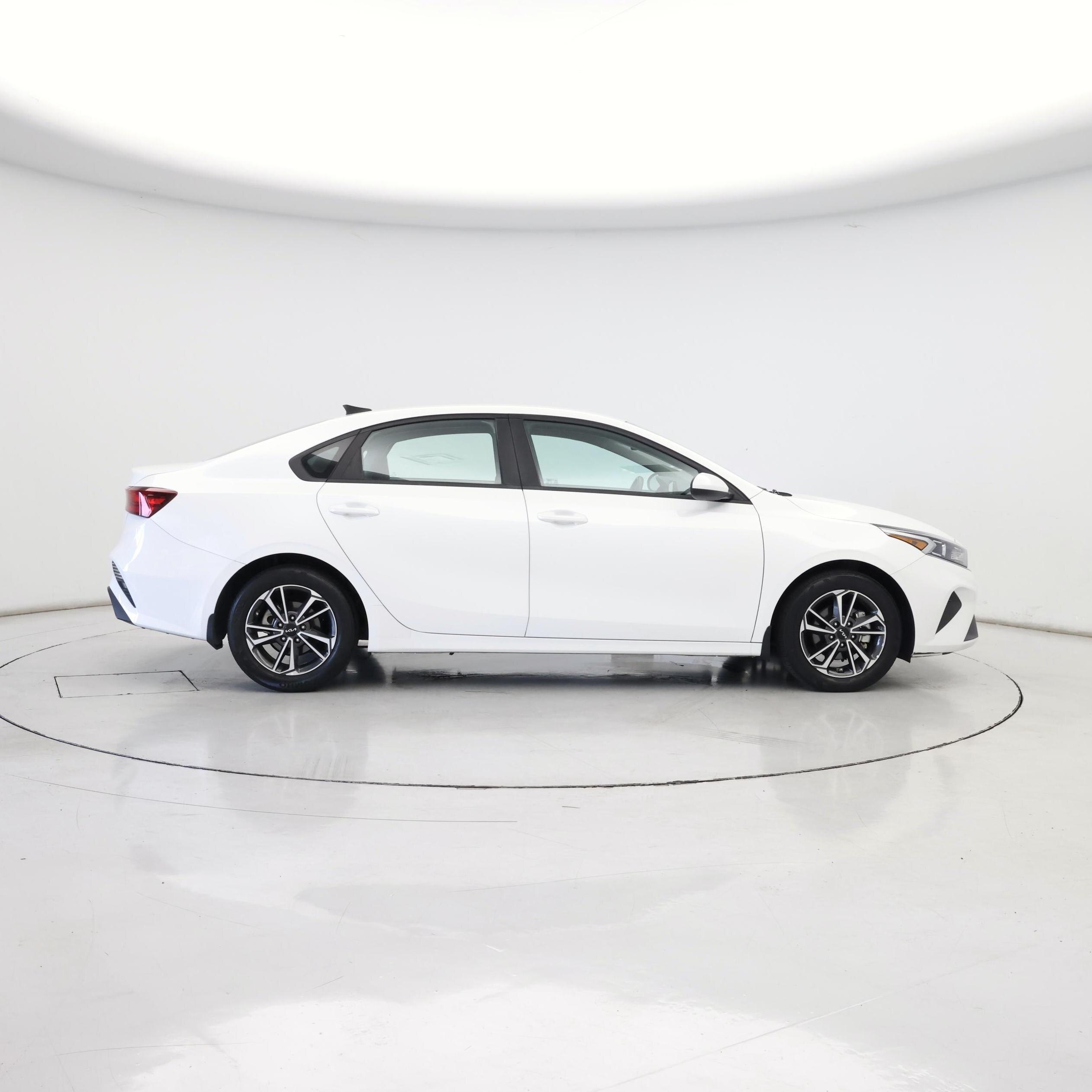 Thumbnail: 2023 Kia Forte - 7