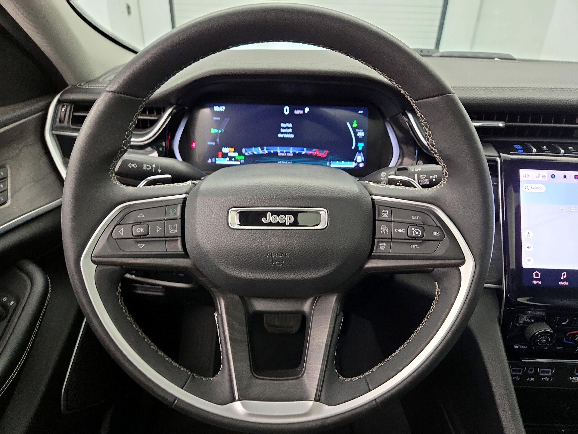 Thumbnail: 2023 Jeep Grand Cherokee - 10