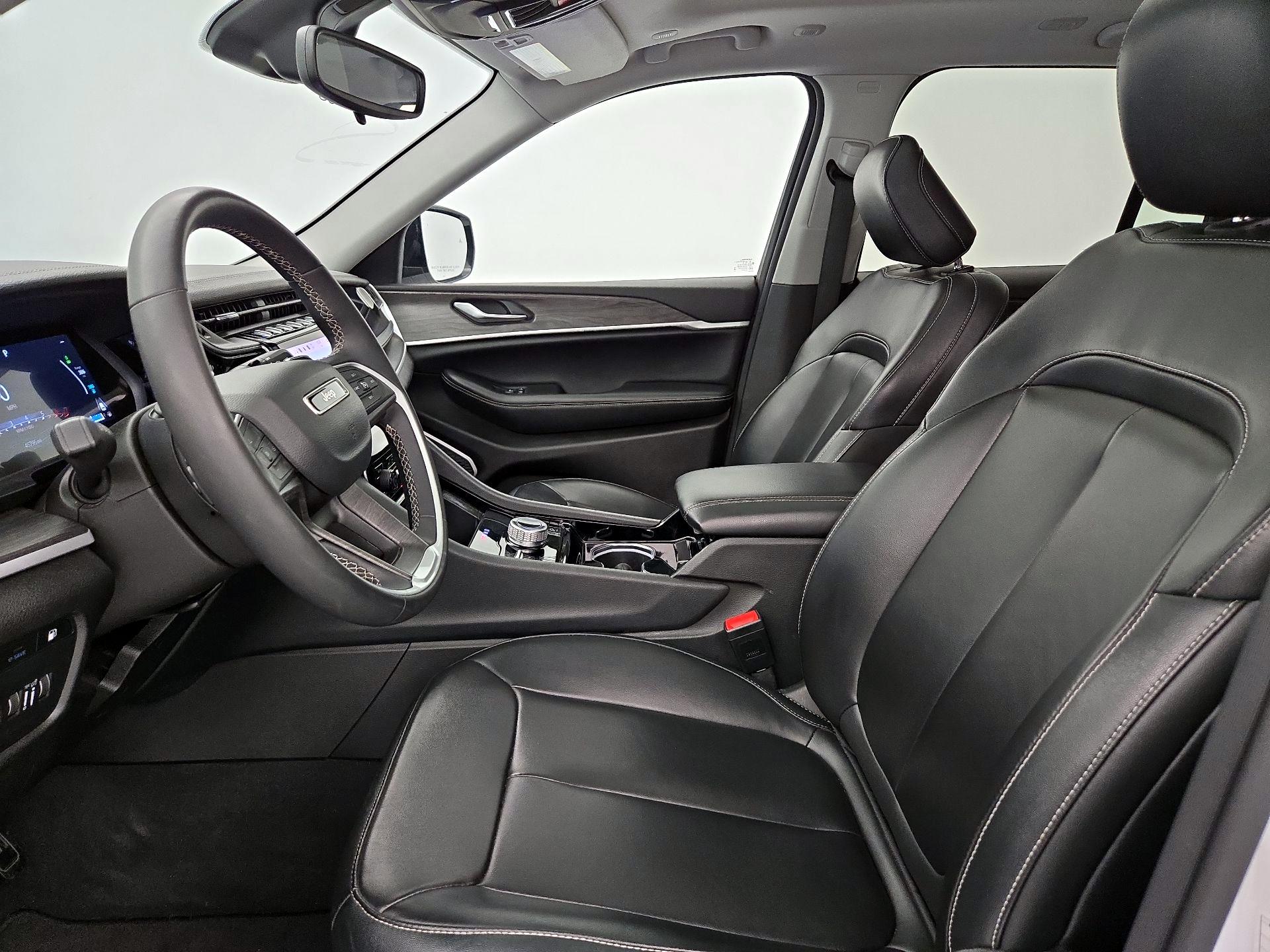 Thumbnail: 2023 Jeep Grand Cherokee - 11