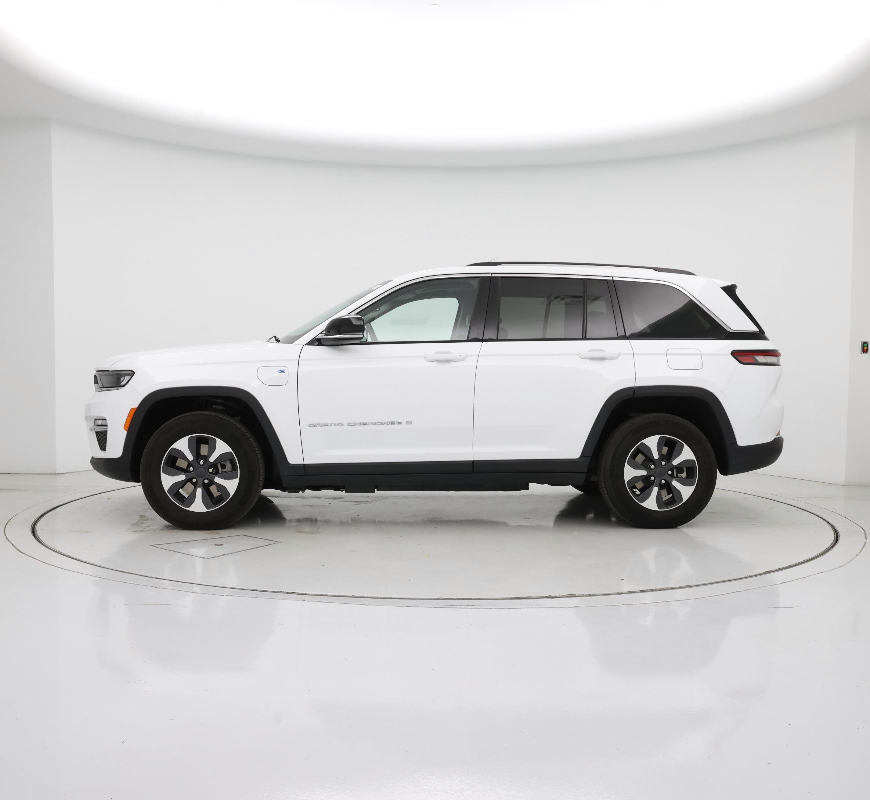 Thumbnail: 2023 Jeep Grand Cherokee - 3