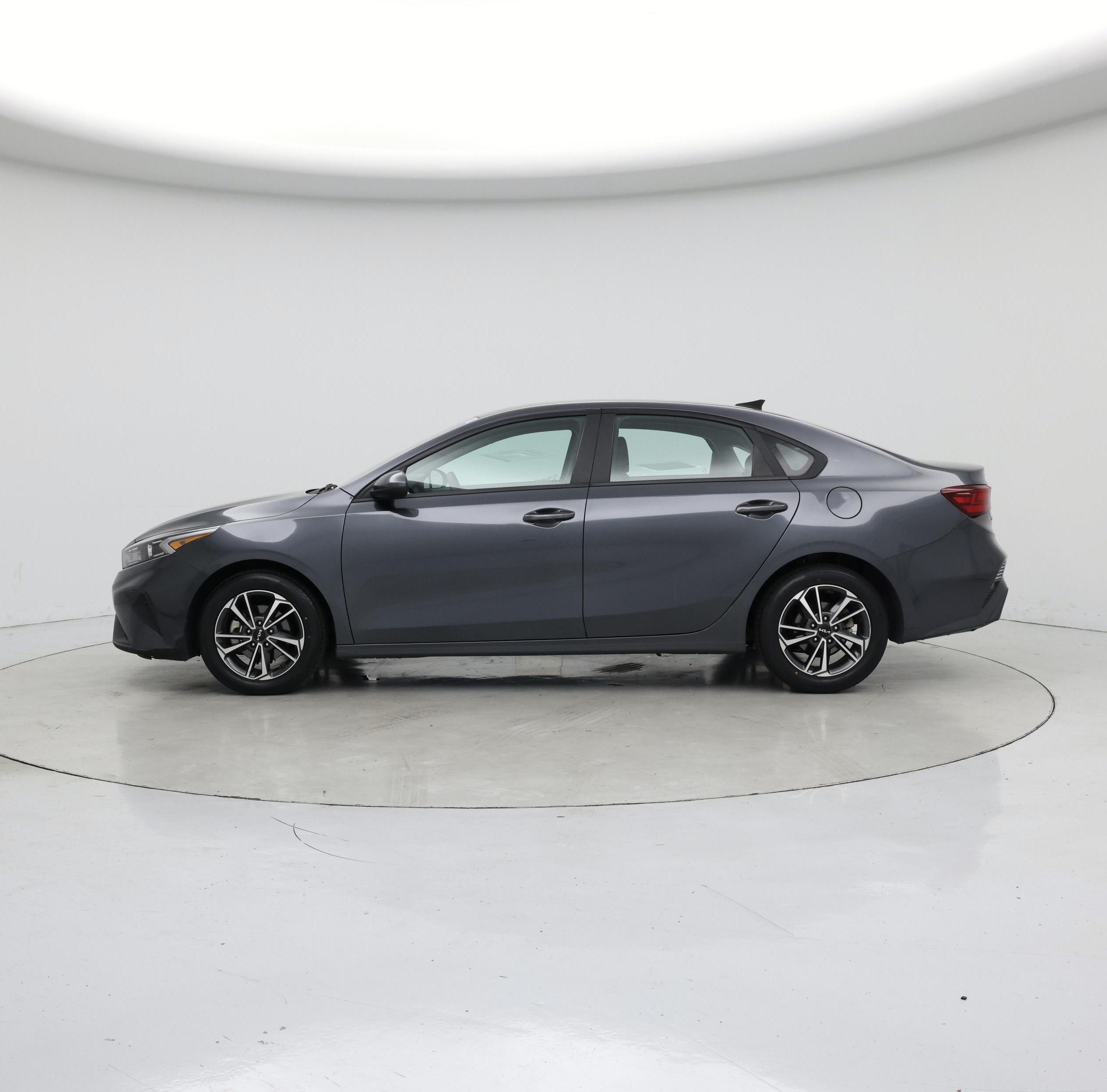 Thumbnail: 2022 Kia Forte - 3