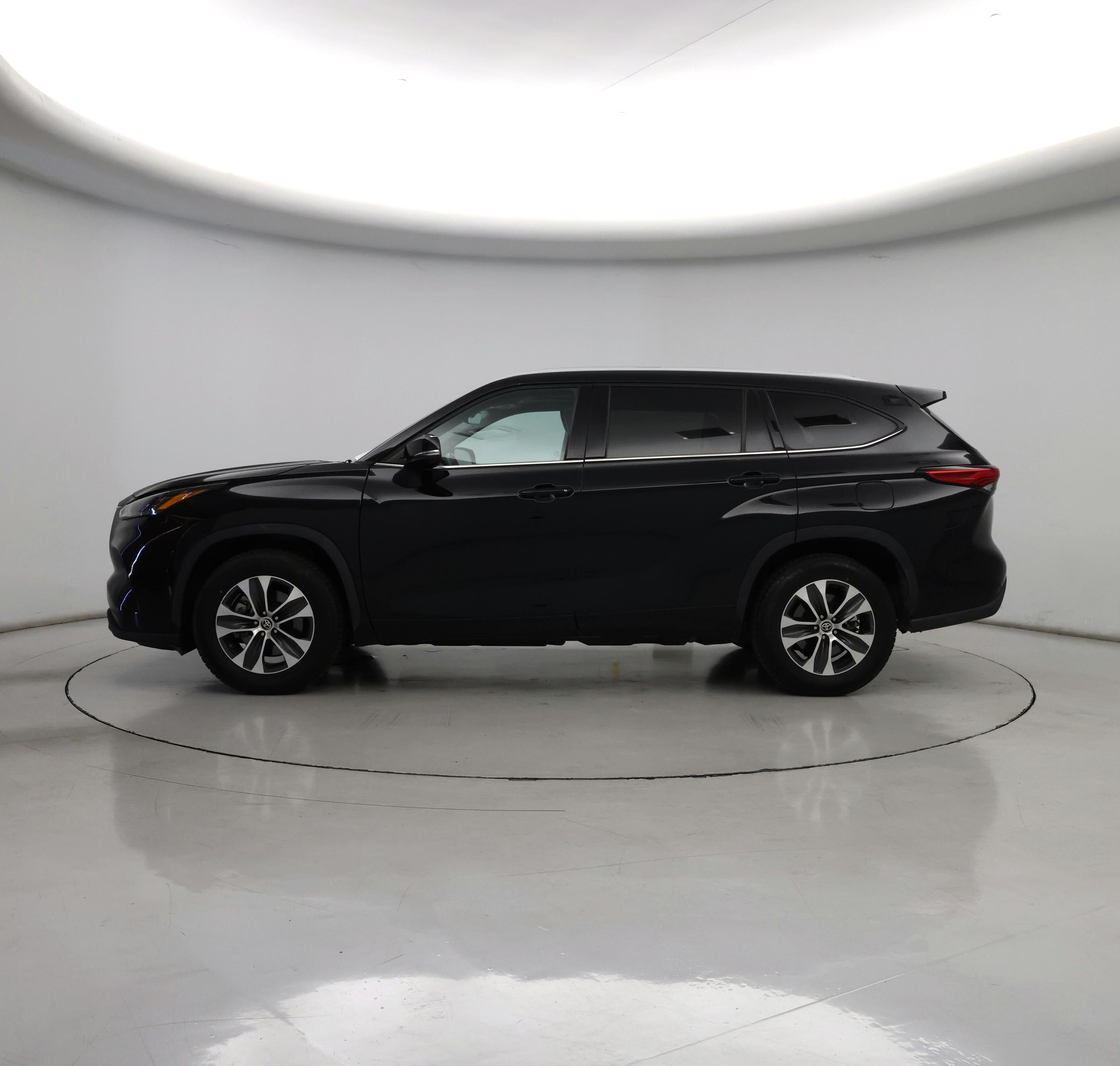 Thumbnail: 2022 Toyota Highlander - 3