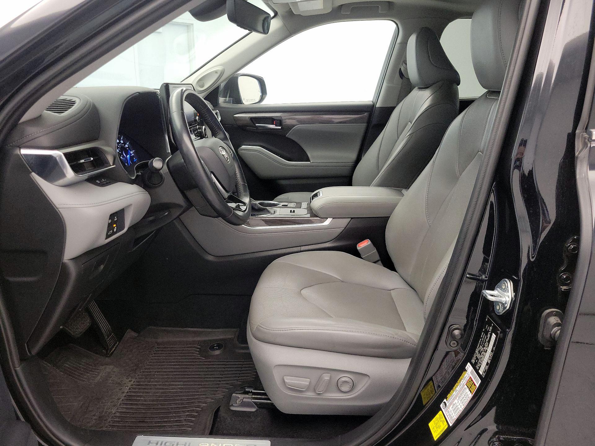 Thumbnail: 2021 Toyota Highlander - 11