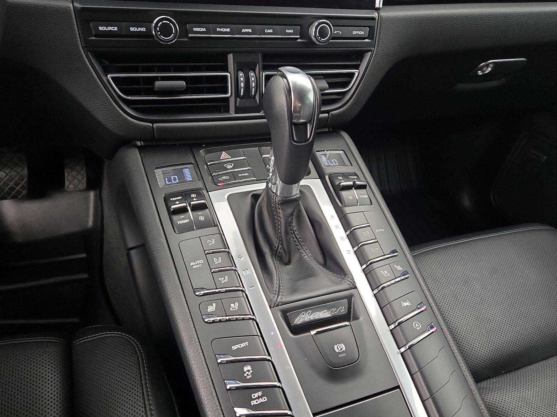 Thumbnail: 2021 Porsche Macan - 17