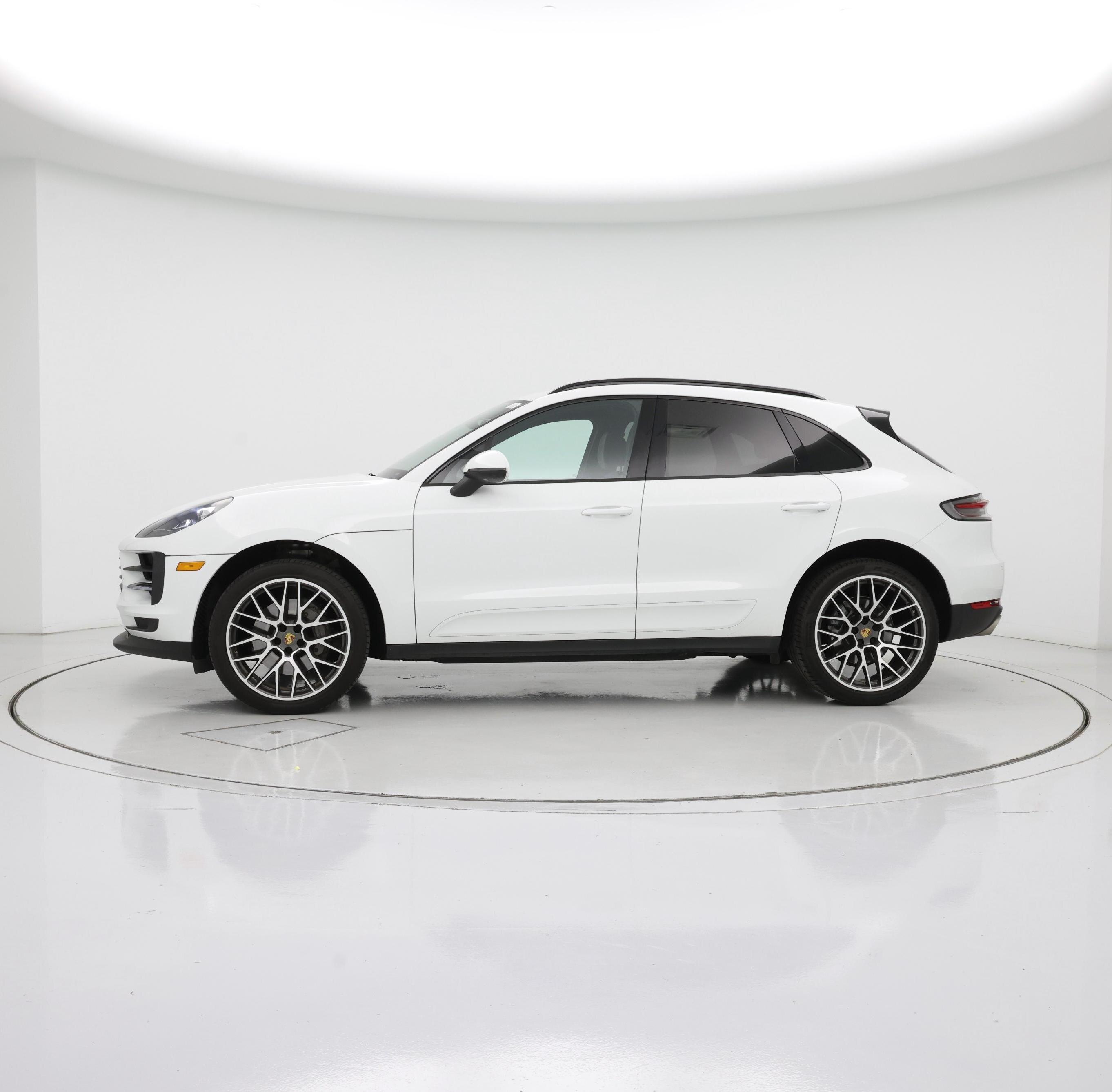 Thumbnail: 2021 Porsche Macan - 3