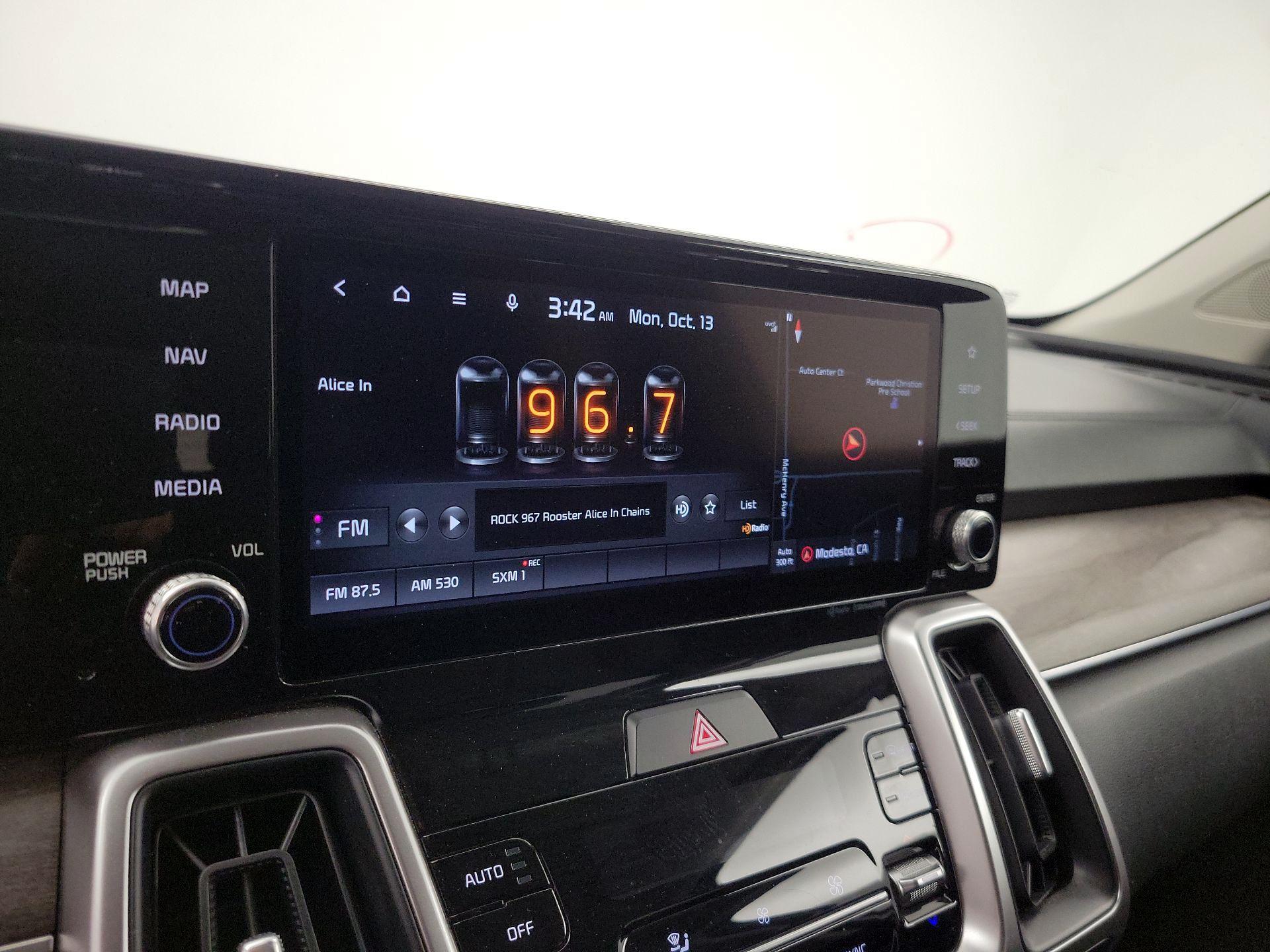 Thumbnail: 2022 Kia Sorento - 16