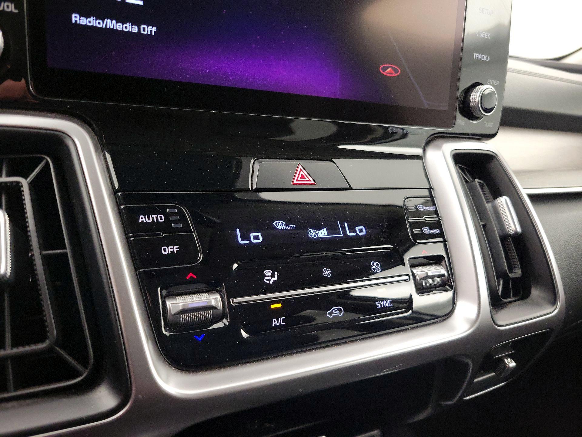Thumbnail: 2022 Kia Sorento - 17