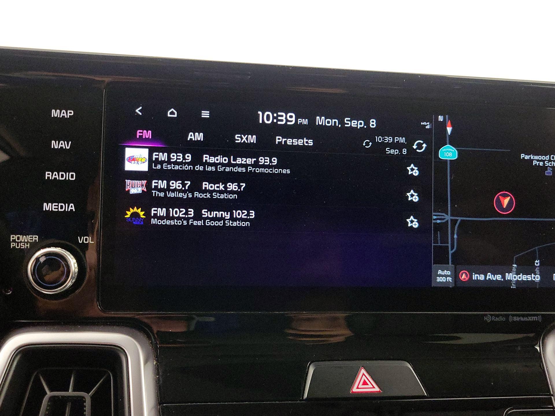 Thumbnail: 2023 Kia Sorento - 16