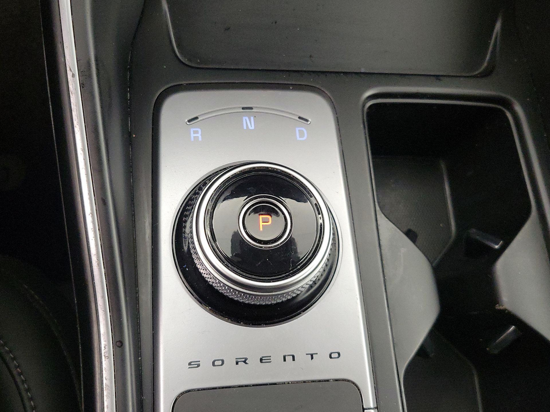 Thumbnail: 2023 Kia Sorento - 18
